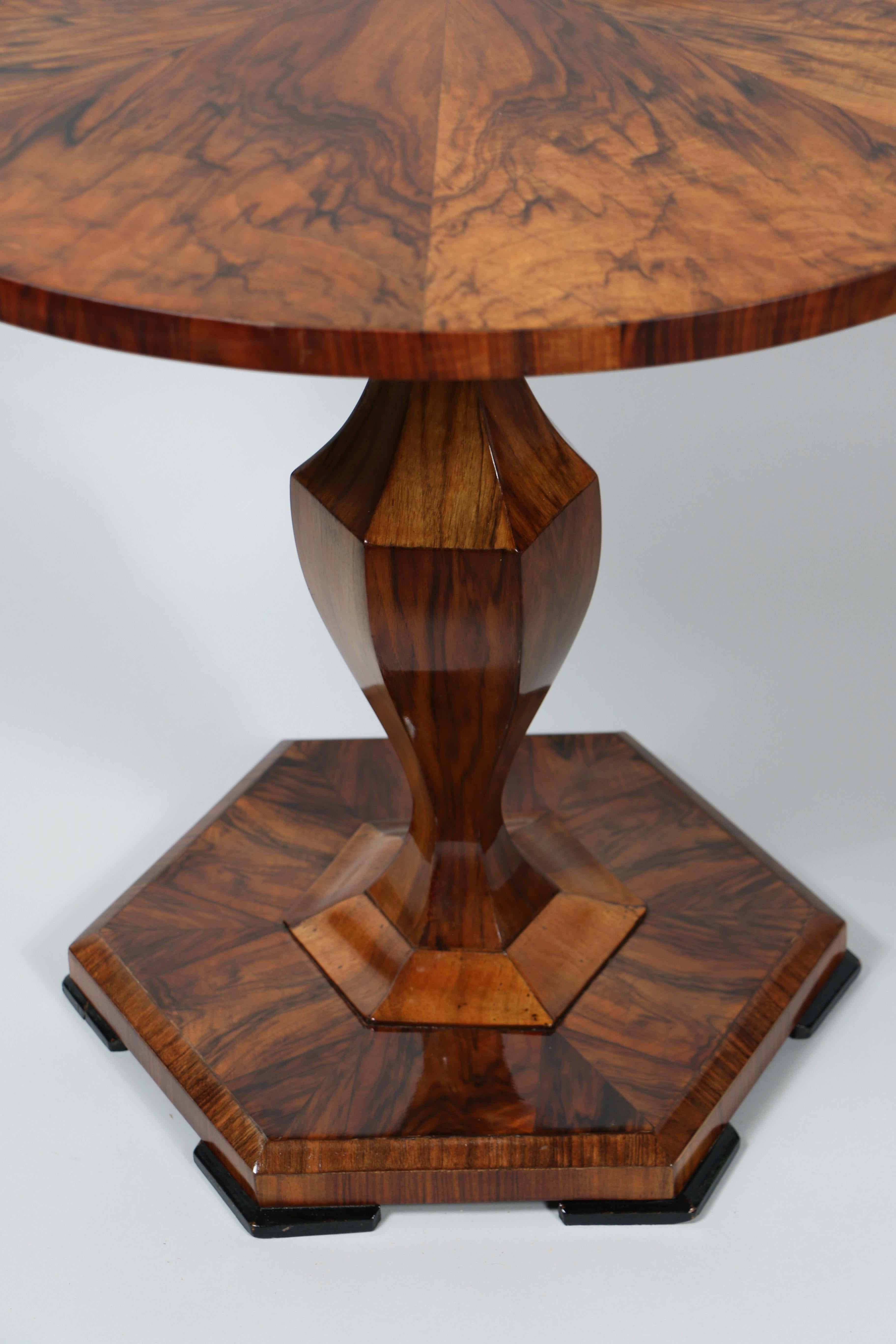 19th Century Fine Biedermeier Walnut Table. Vienna, c. 1825-30. 13
