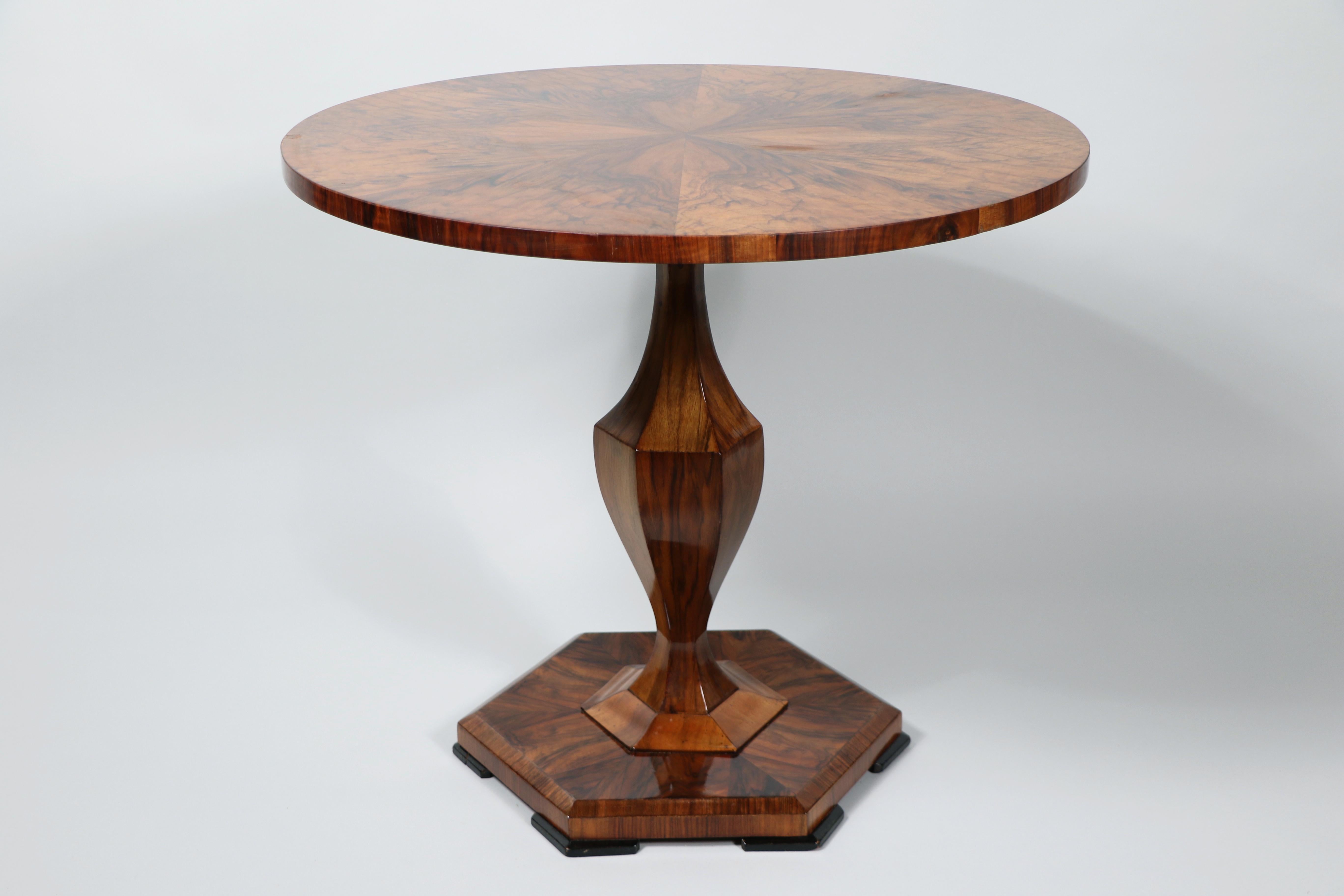 Hello,
This elegant Biedermeier walnut pedestal table was made circa 1825-30 in Vienna.

Viennese Biedermeier is distinguished by their sophisticated proportions, rare and refined design and excellent craftsmanship and continue to have a great
