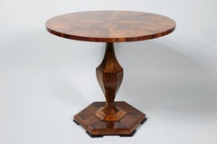 19th Century Fine Biedermeier Walnut Table. Vienna, c. 1825-30.