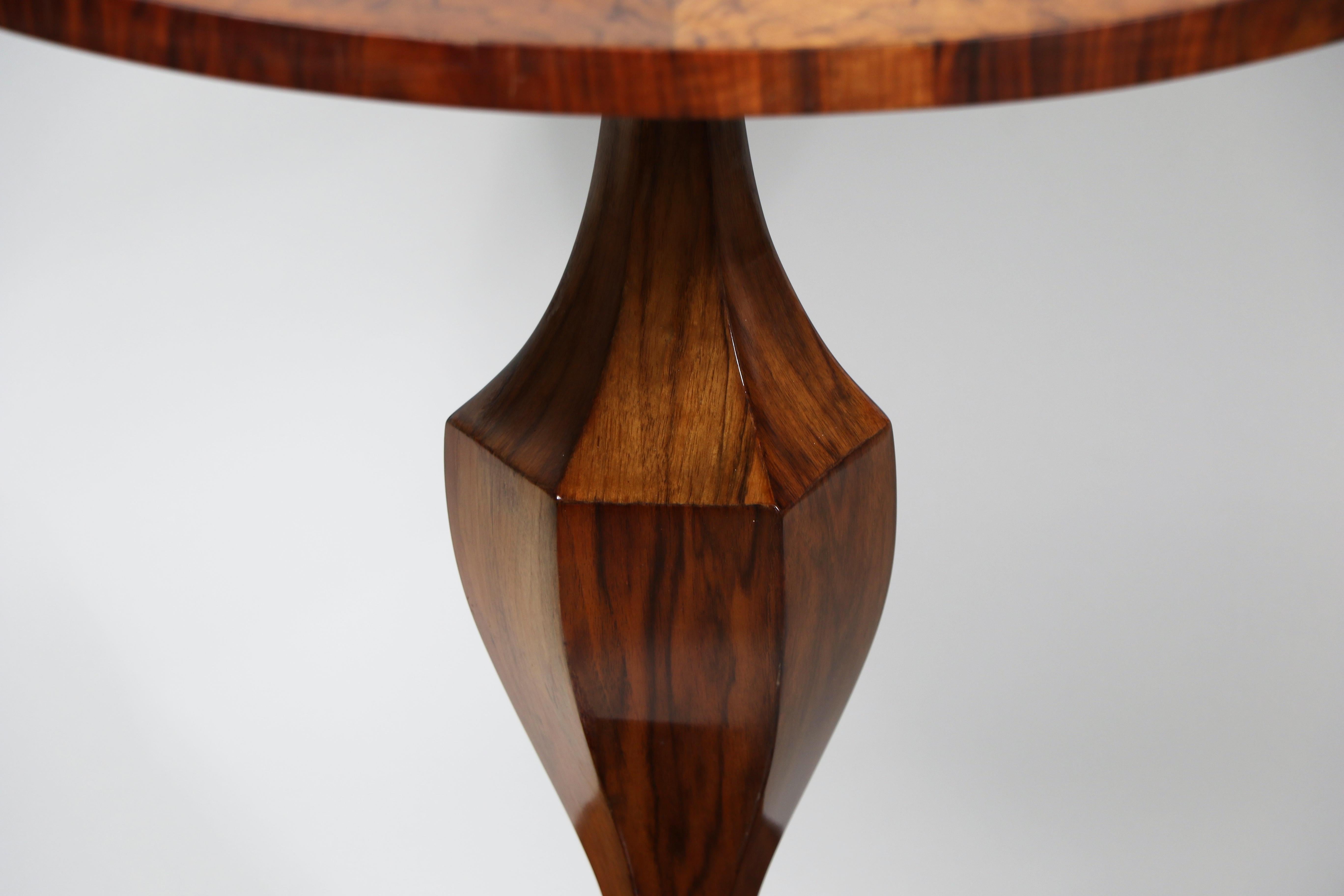 19th Century Fine Biedermeier Walnut Table. Vienna, c. 1825-30. 1