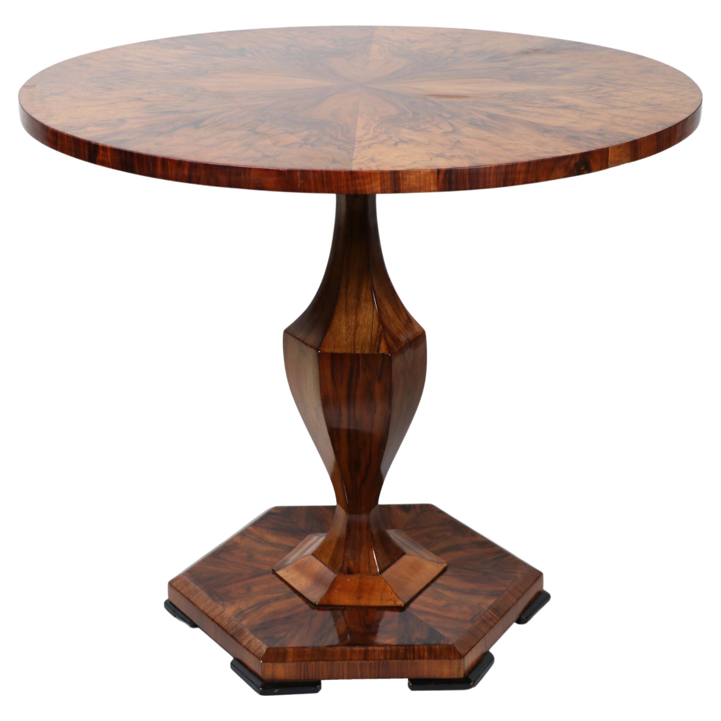19th Century Fine Biedermeier Walnut Table. Vienna, c. 1825-30.