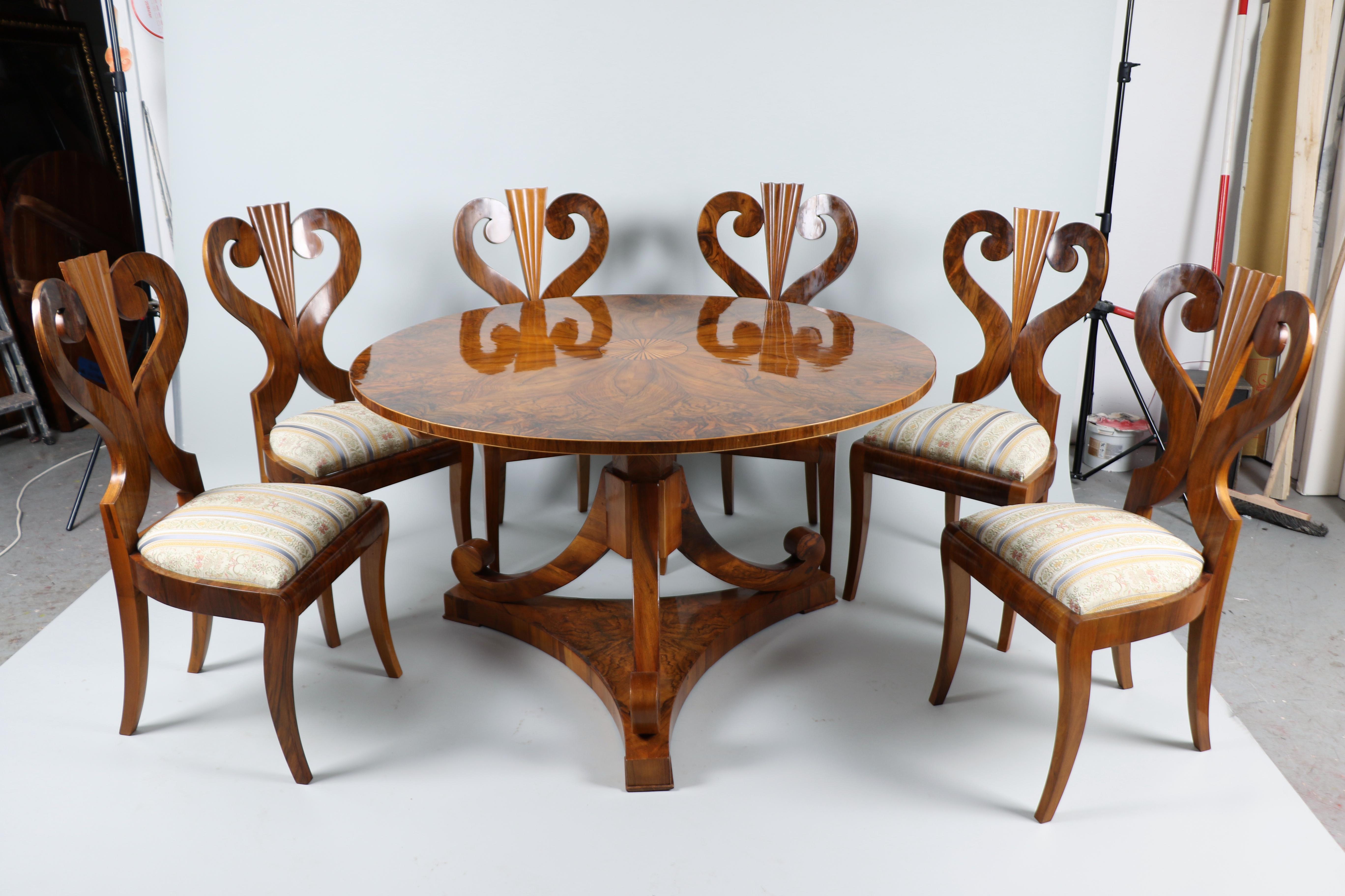 19th Century Fine Biedermeier Walnut Table. Vienna, c. 1825. en venta 4