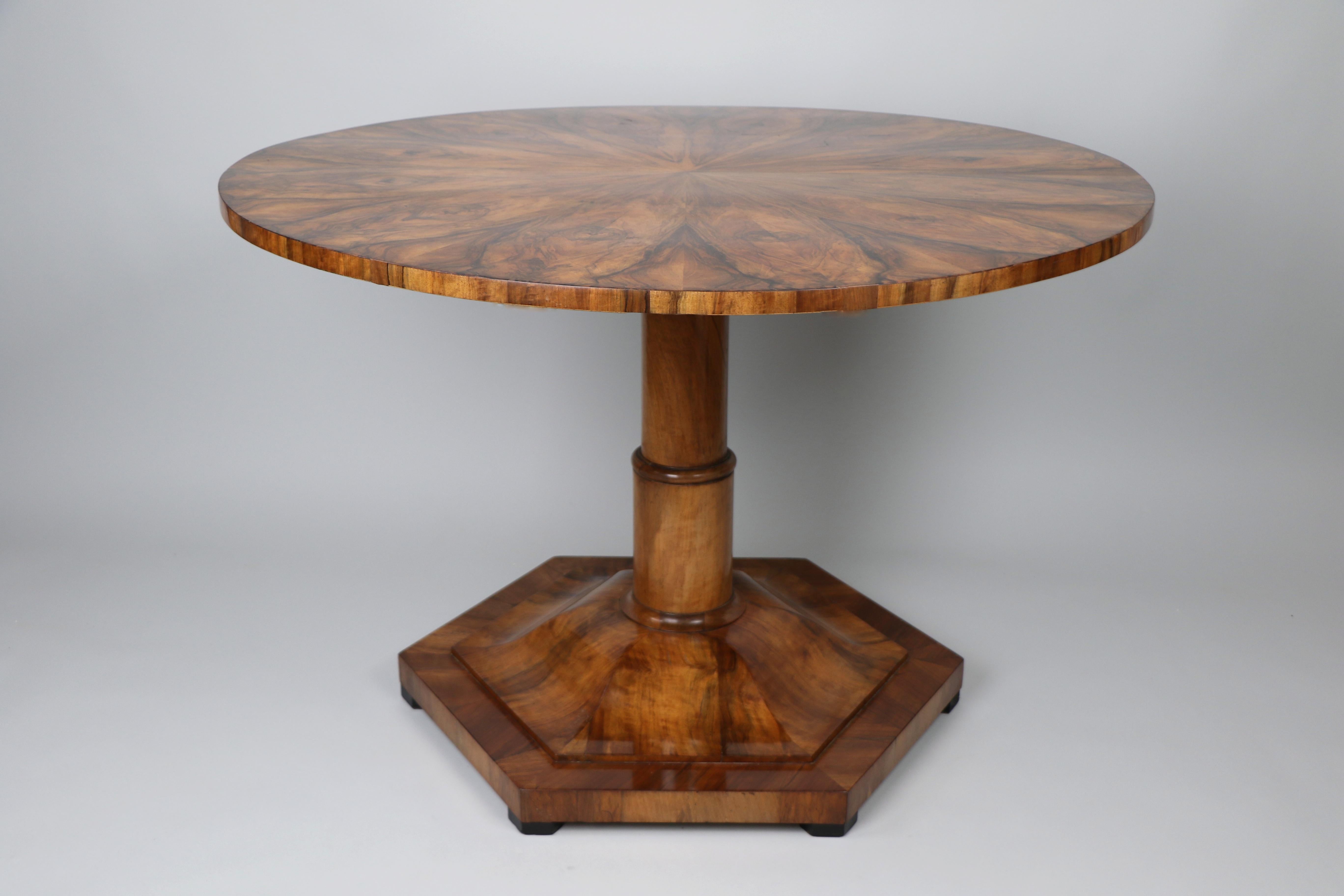 Exquisite Biedermeier Walnut Table – Vienna, circa 1825

This remarkable Biedermeier table, made in Vienna around 1825, is a superb example of the period’s elegant and functional design. Crafted from richly grained walnut, the top showcases an