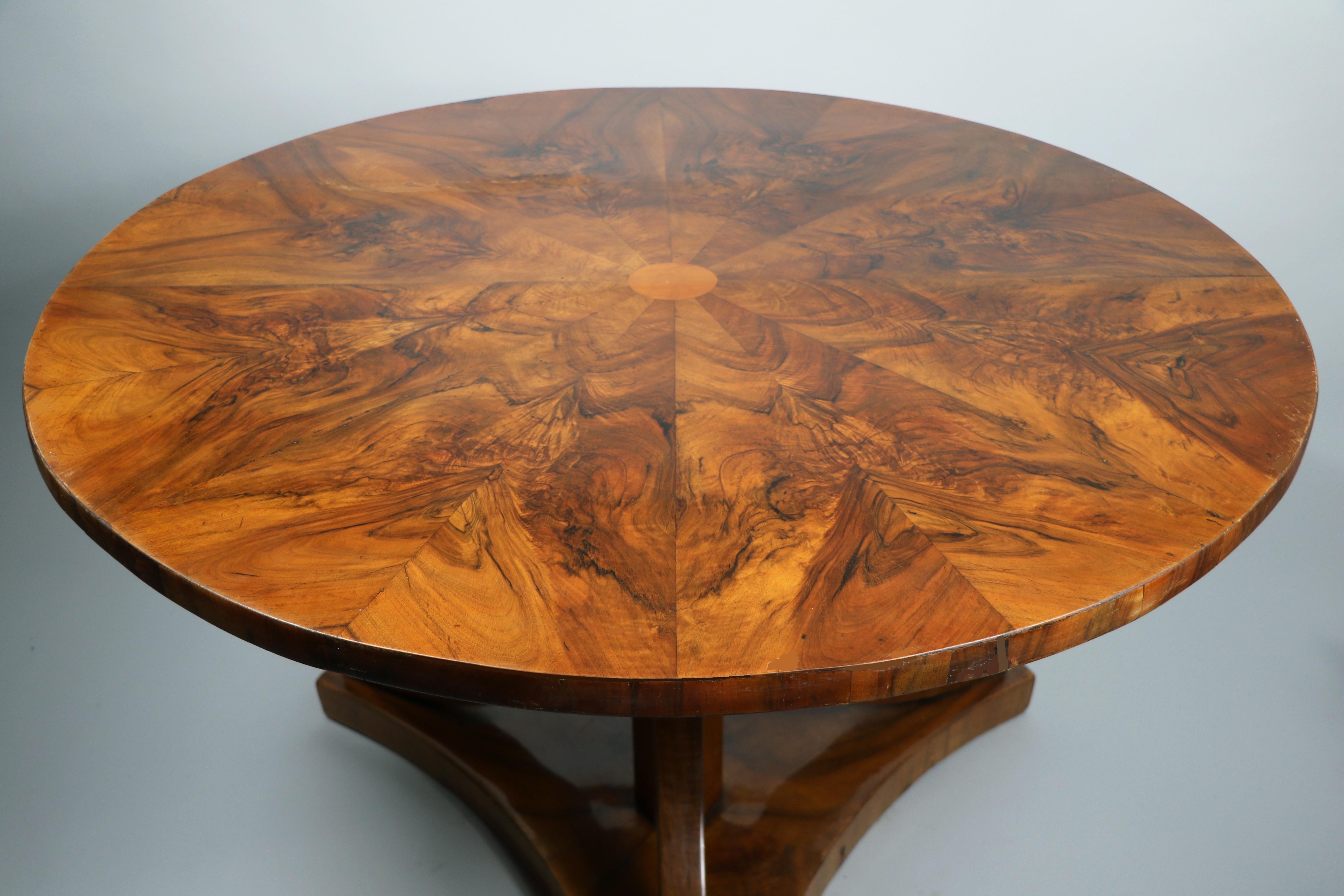 Austrian 19th Century Biedermeier Walnut Table. Vienna, c. 1825.