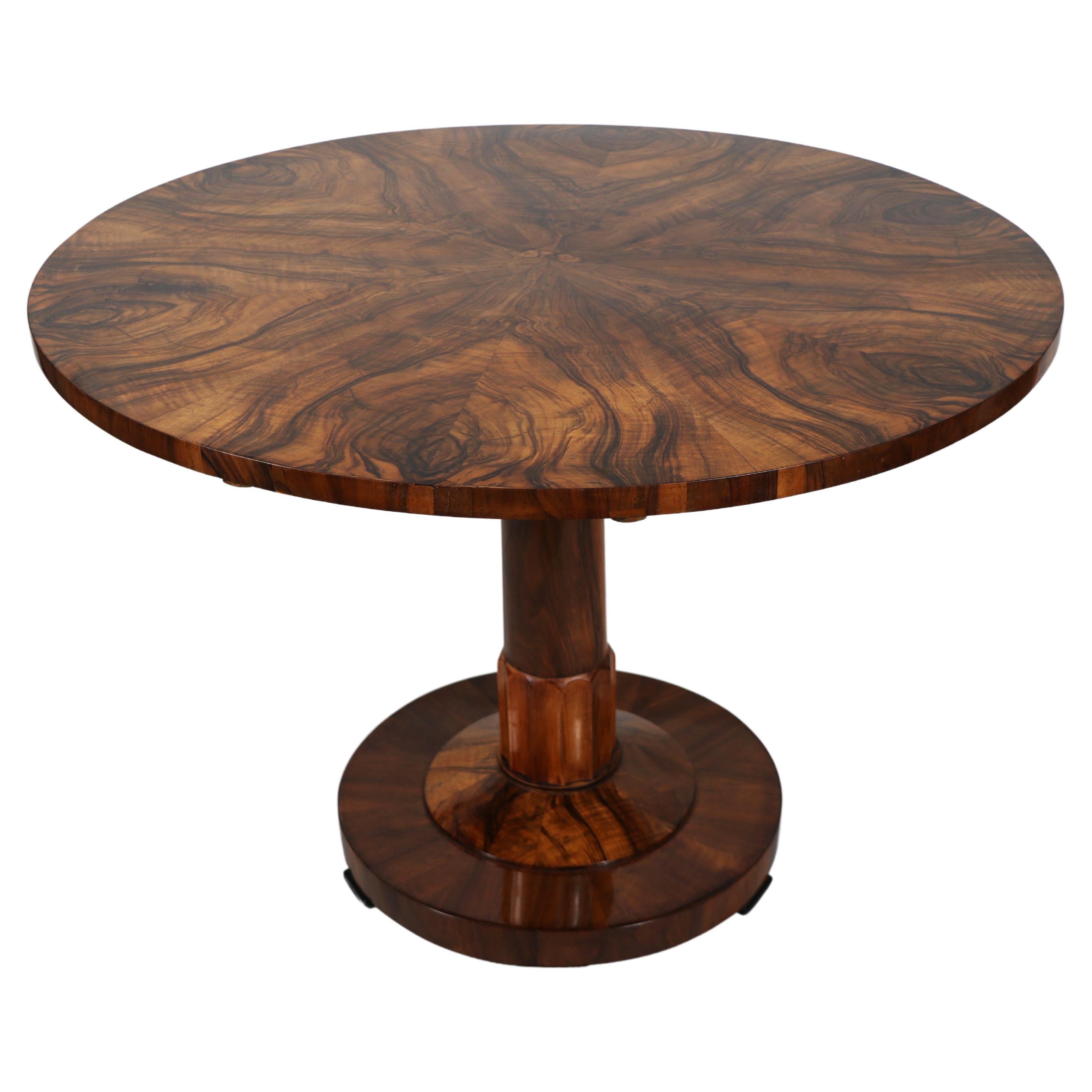 Hello,
This exceptional Biedermeier walnut table was made in Vienna circa 1825.

Viennese Biedermeier pieces are distinguished by their sophisticated proportions, rare and refined design, excellent craftsmanship and continue to have a great