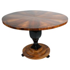 19th Century Fine Biedermeier Walnut Table. Vienna, c. 1825.