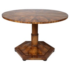 19th Century Fine Biedermeier Walnut Table. Vienna, c. 1825.