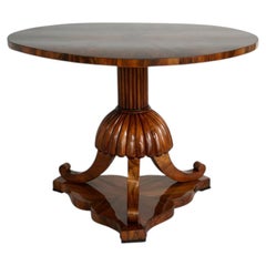 19th Century Fine Biedermeier Walnut Table. Vienna, c. 1825.