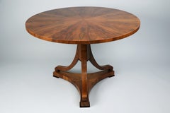19th Century Fine Biedermeier Walnut Table. Vienna, c. 1830.