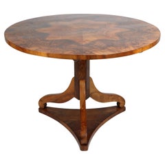 19th Century Fine Biedermeier Walnut Table. Vienna, c. 1830.