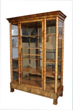 19th Century Fine Biedermeier Walnut Vitrine. Vienna, c. 1825.