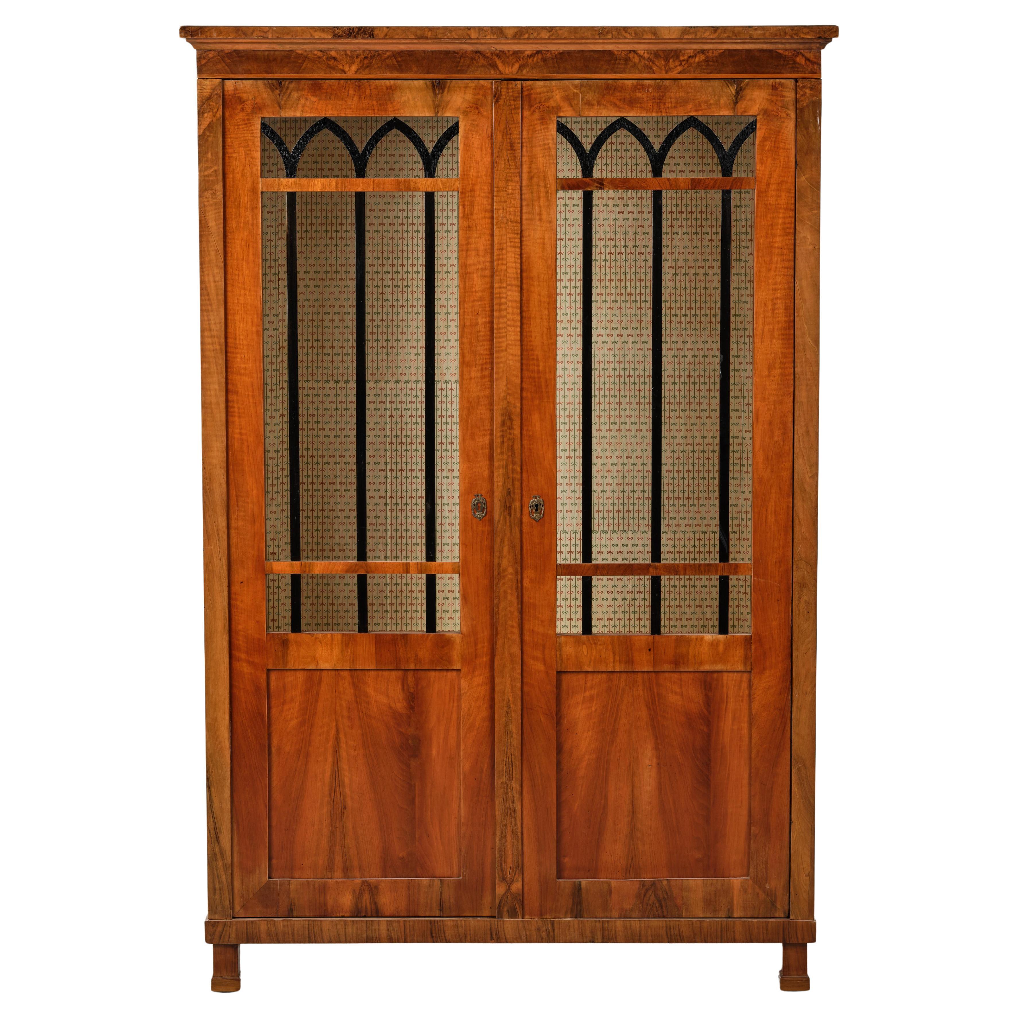 19th Century Fine Biedermeier Walnut Vitrine. Vienna, c. 1825.