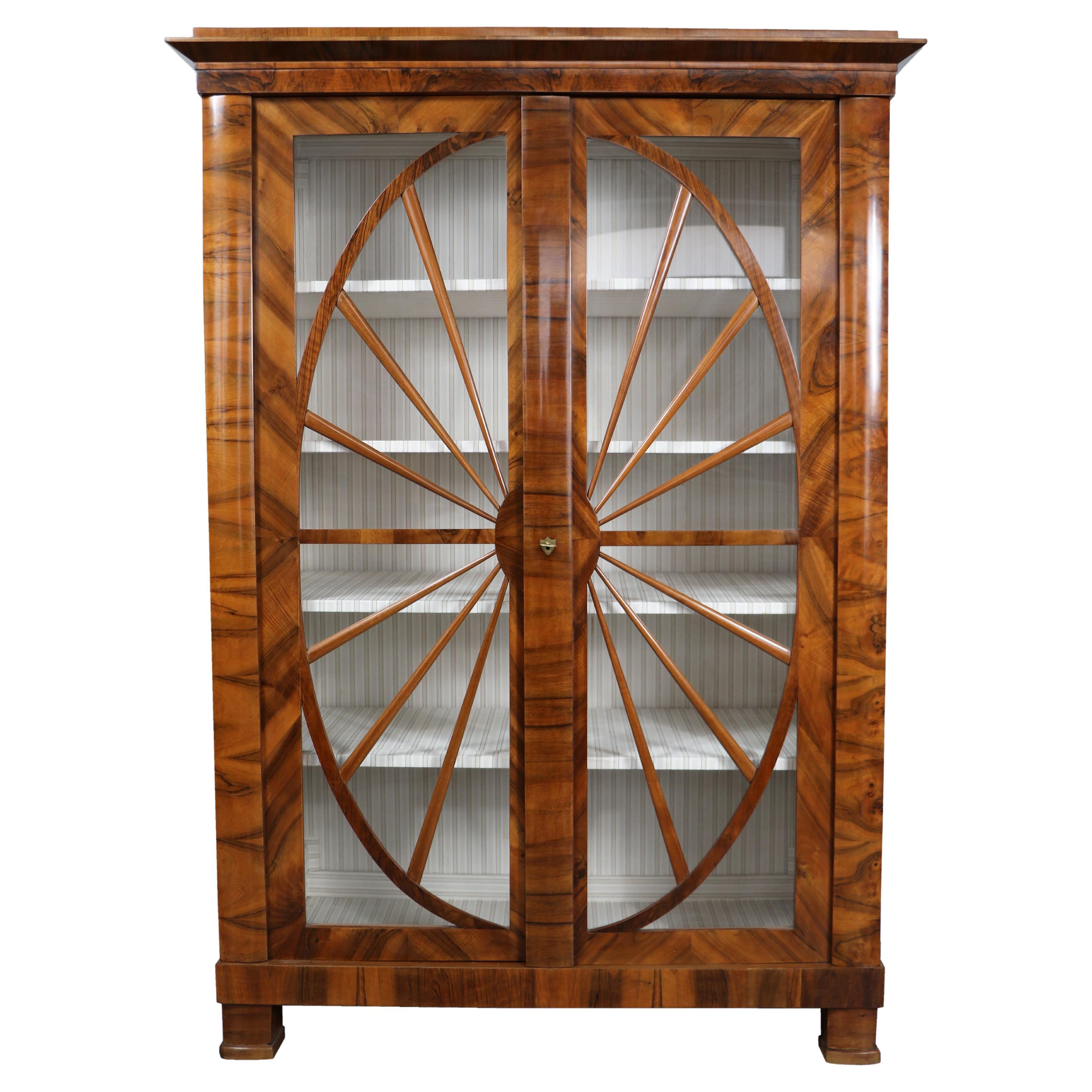 19th Century Fine Biedermeier Walnut Vitrine. Vienna, c. 1825.