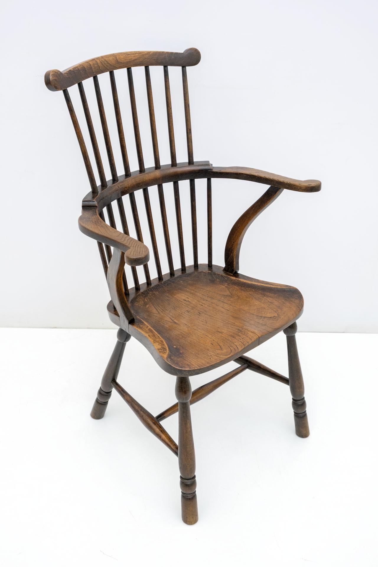 19th Century Fine English West Country Comb Back Windsor Chair For Sale 2