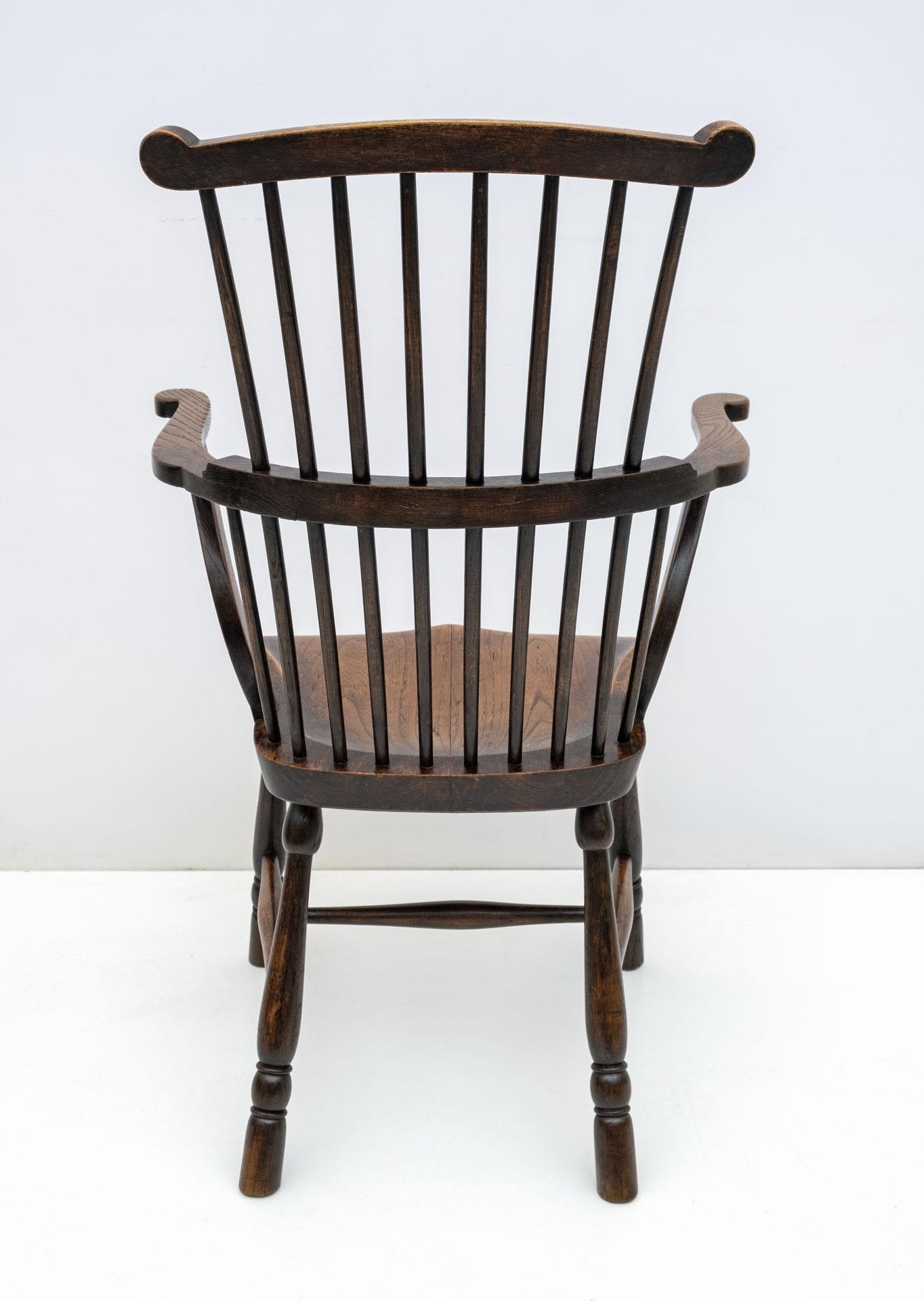 19th Century Fine English West Country Comb Back Windsor Chair For Sale 3