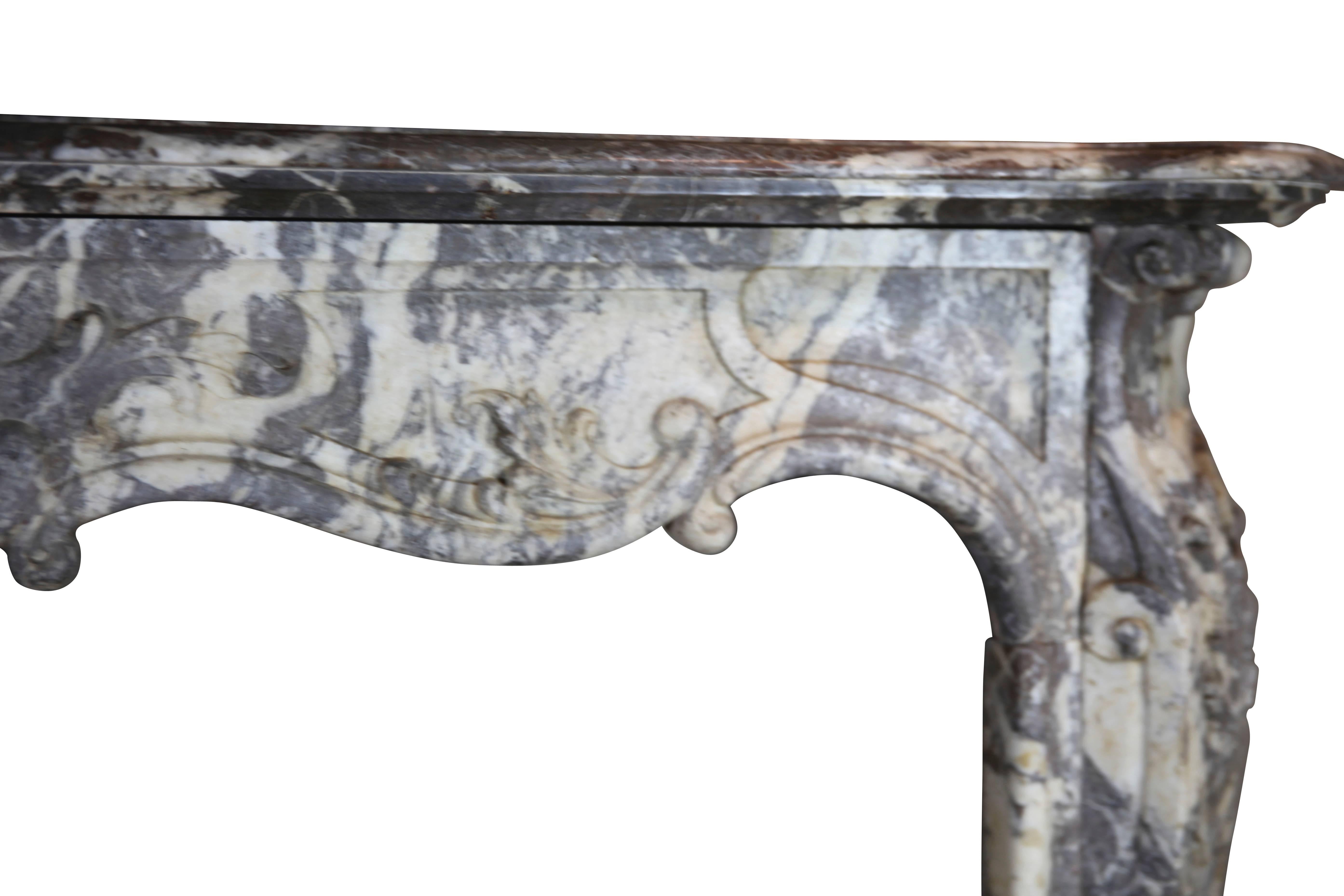 Antiker antiker Kaminsims aus grauem europäischem Marmor aus dem 19. Jahrhundert (Regency) im Angebot