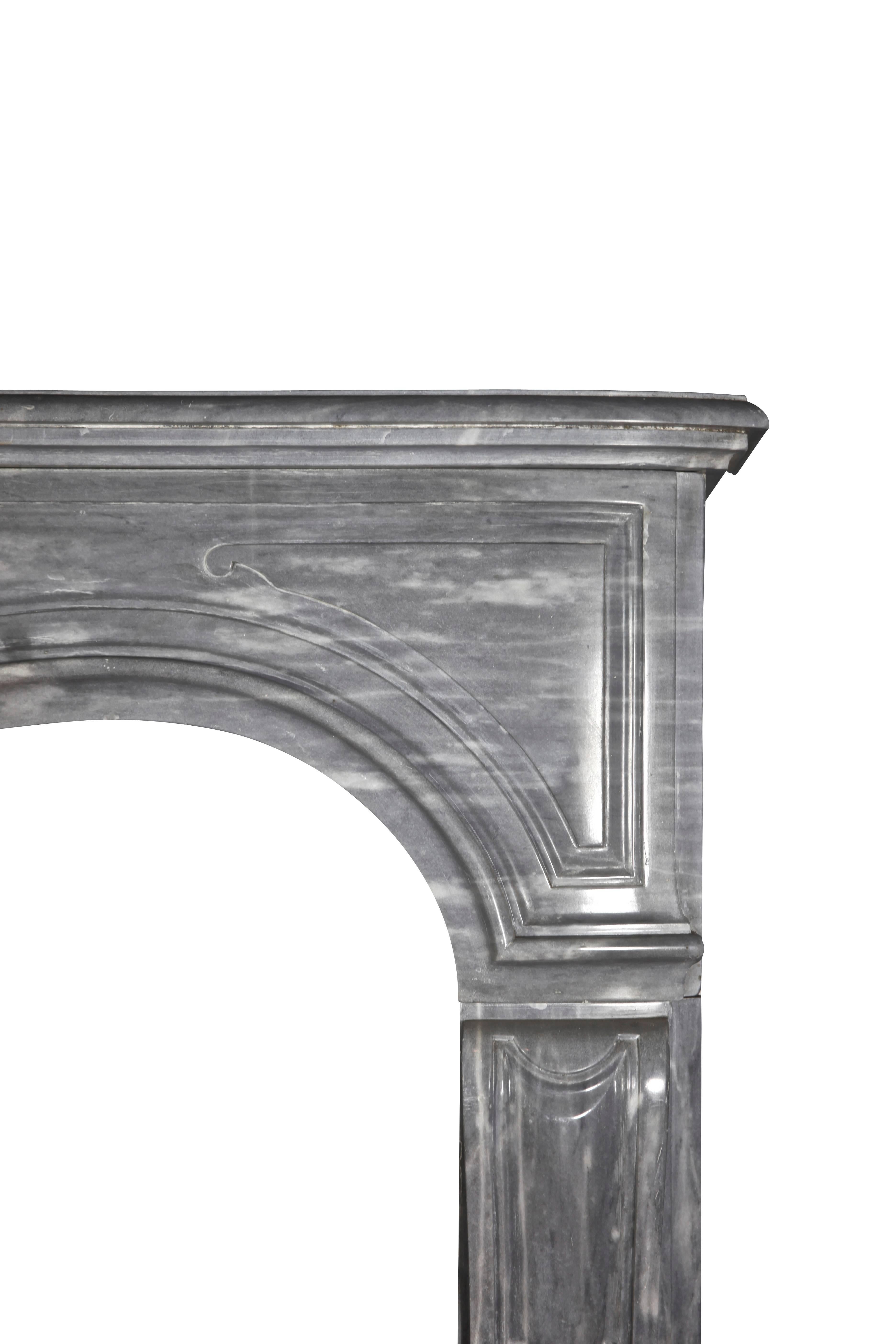 19th Century Fine French Classic Grey Antique Apartment Fireplace Surround In Excellent Condition For Sale In Beervelde, BE