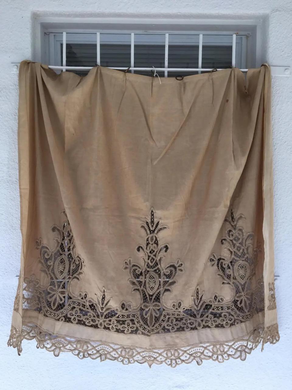 19th Century Fine French Linen and Lace Curtain For Sale 1