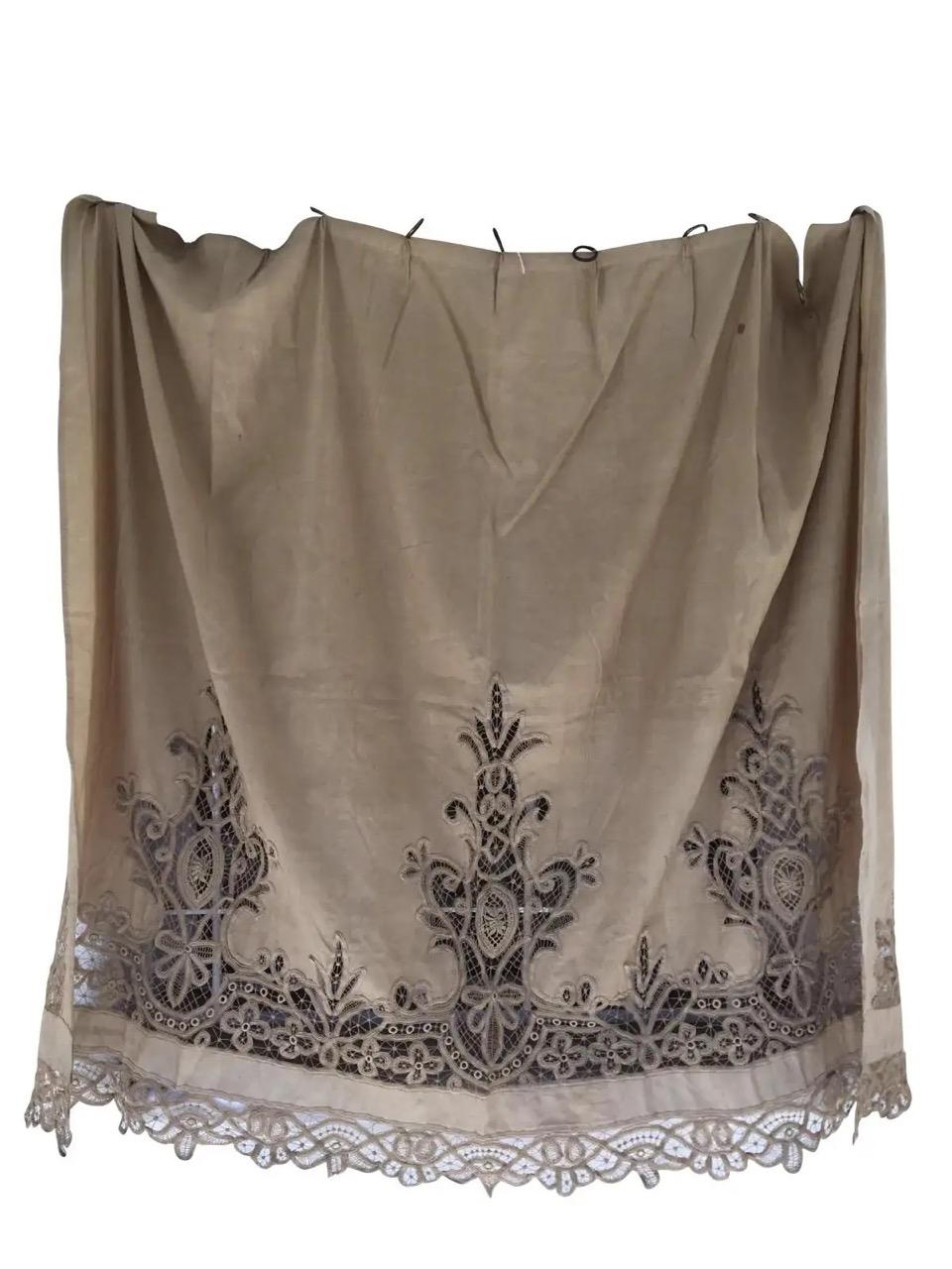 19th Century Fine French Linen and Lace Curtain For Sale 3