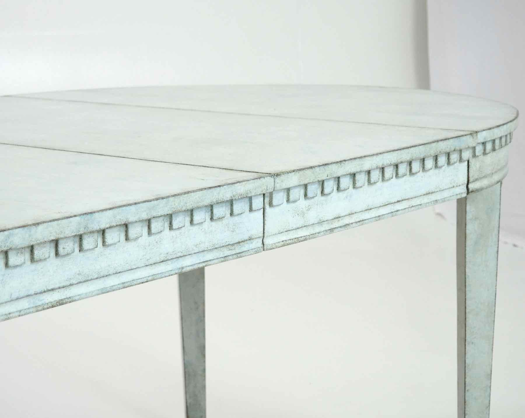 19th Century Fine Gustavian Style Extension Table with Two Leaves 1