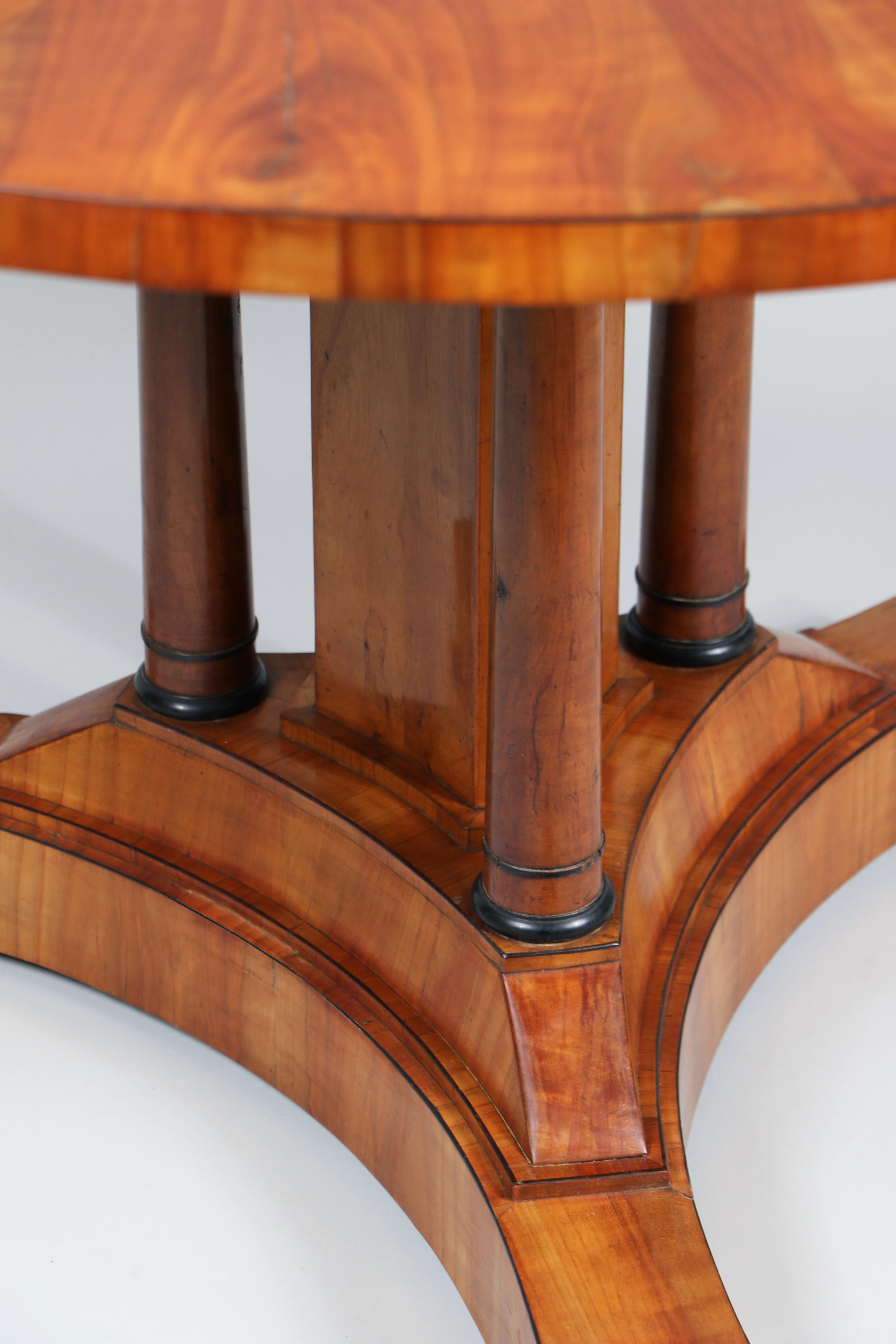 Grande table Biedermeier en cerisier du 19ème siècle. Vienne, vers 1825. en vente 3