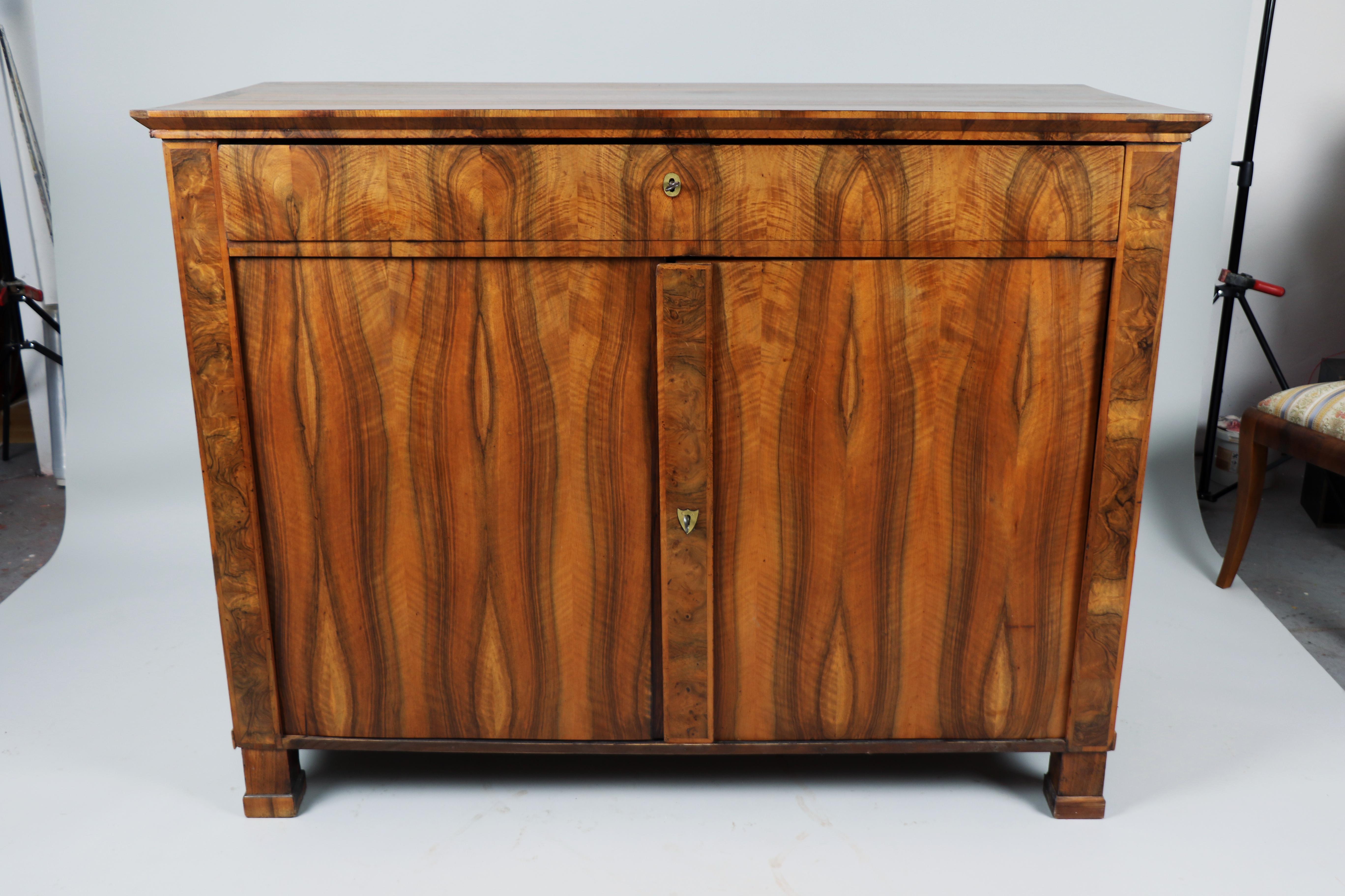 Hello,

This elegant , large Biedermeier walnut trumeau commode was made circa 1825.

Viennese Biedermeier is distinguished by their sophisticated proportions, rare and refined design and excellent craftsmanship and continue to have a great