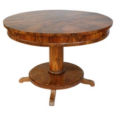 19th Century Fine Large Biedermeier Walnut Center Table. Vienna, c. 1825.