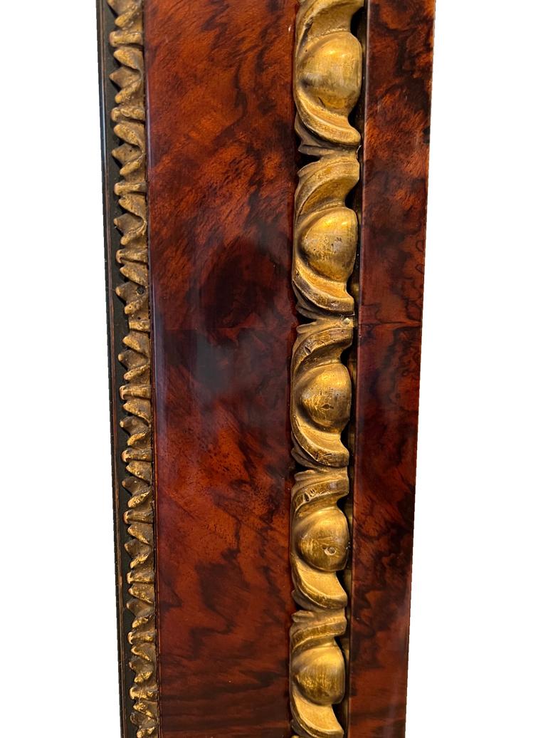 Autrichien Grand miroir Biedermeier du 19ème siècle en noyer. Vienne, vers 1825. en vente