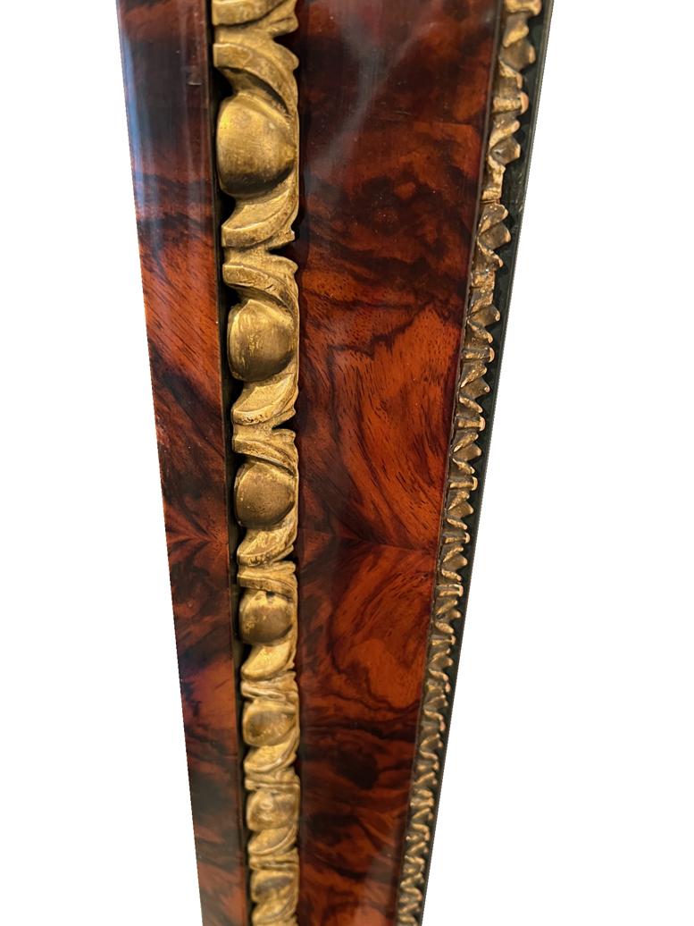 Grand miroir Biedermeier du 19ème siècle en noyer. Vienne, vers 1825. Bon état - En vente à Vienna, AT