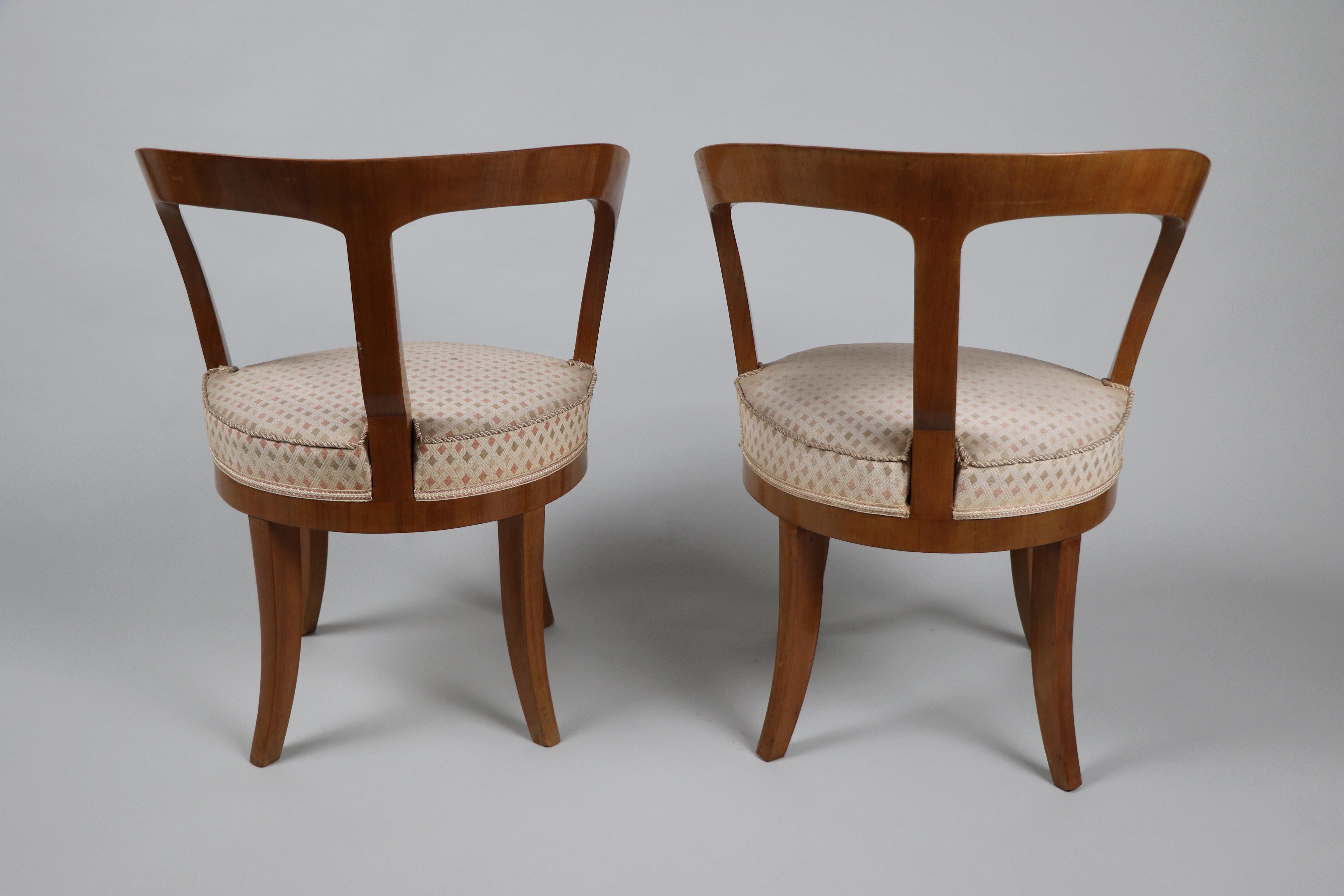 19th Century Fine Pair of Biedermeier Cherry Chairs. Vienna, c. 1825. For Sale 1