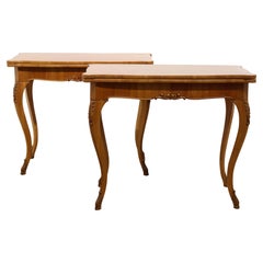19. Jahrhundert Feines Paar Biedermeier Konsolentische aus Kirsche, Wien um 1835.