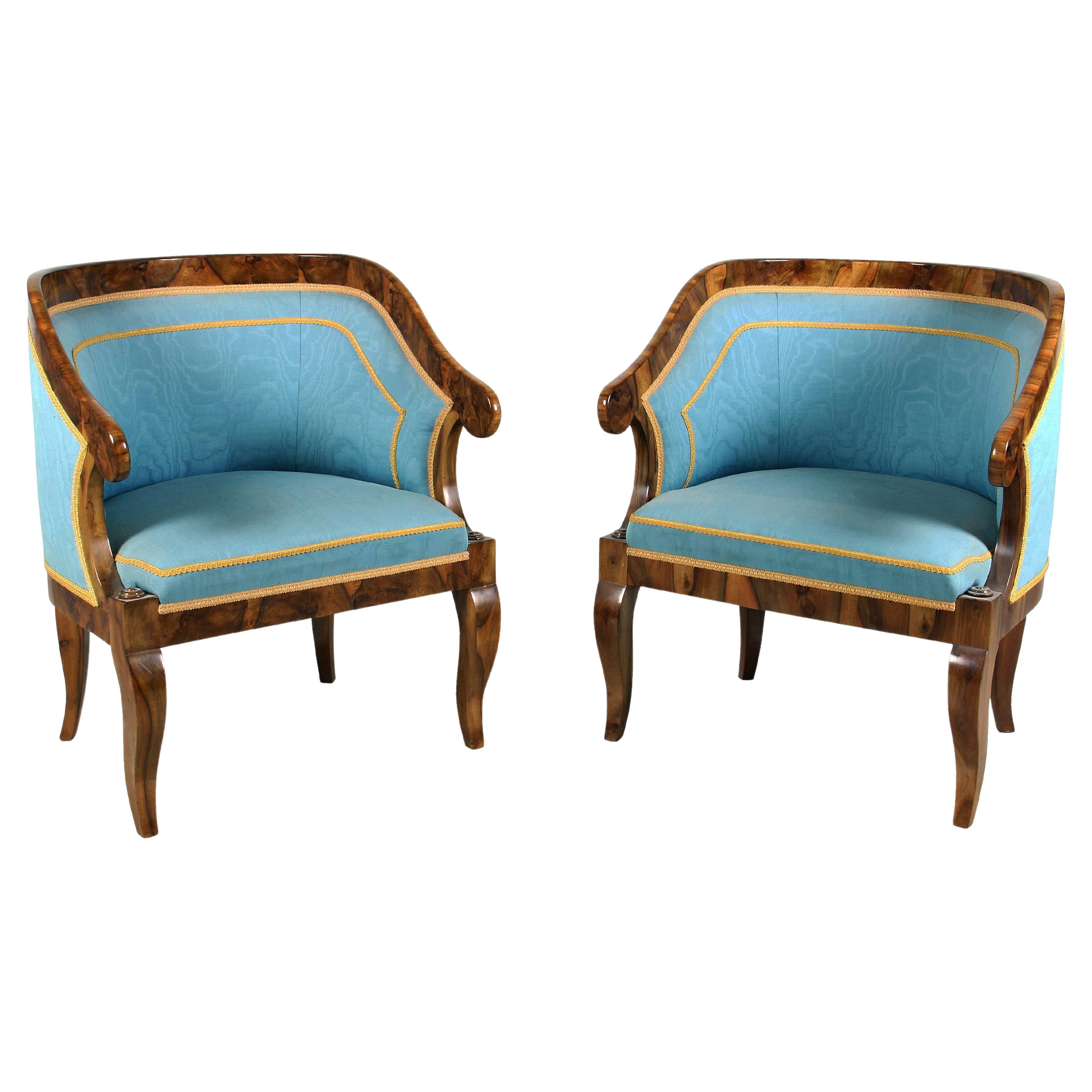 19th Century Fine Pair of Biedermeier Walnut Bergeres. Vienna, c. 1825.