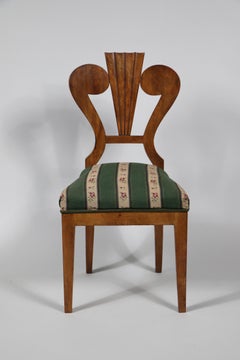 19th Century Fine Pair of Biedermeier Walnut Chairs. Vienna, c. 1825.