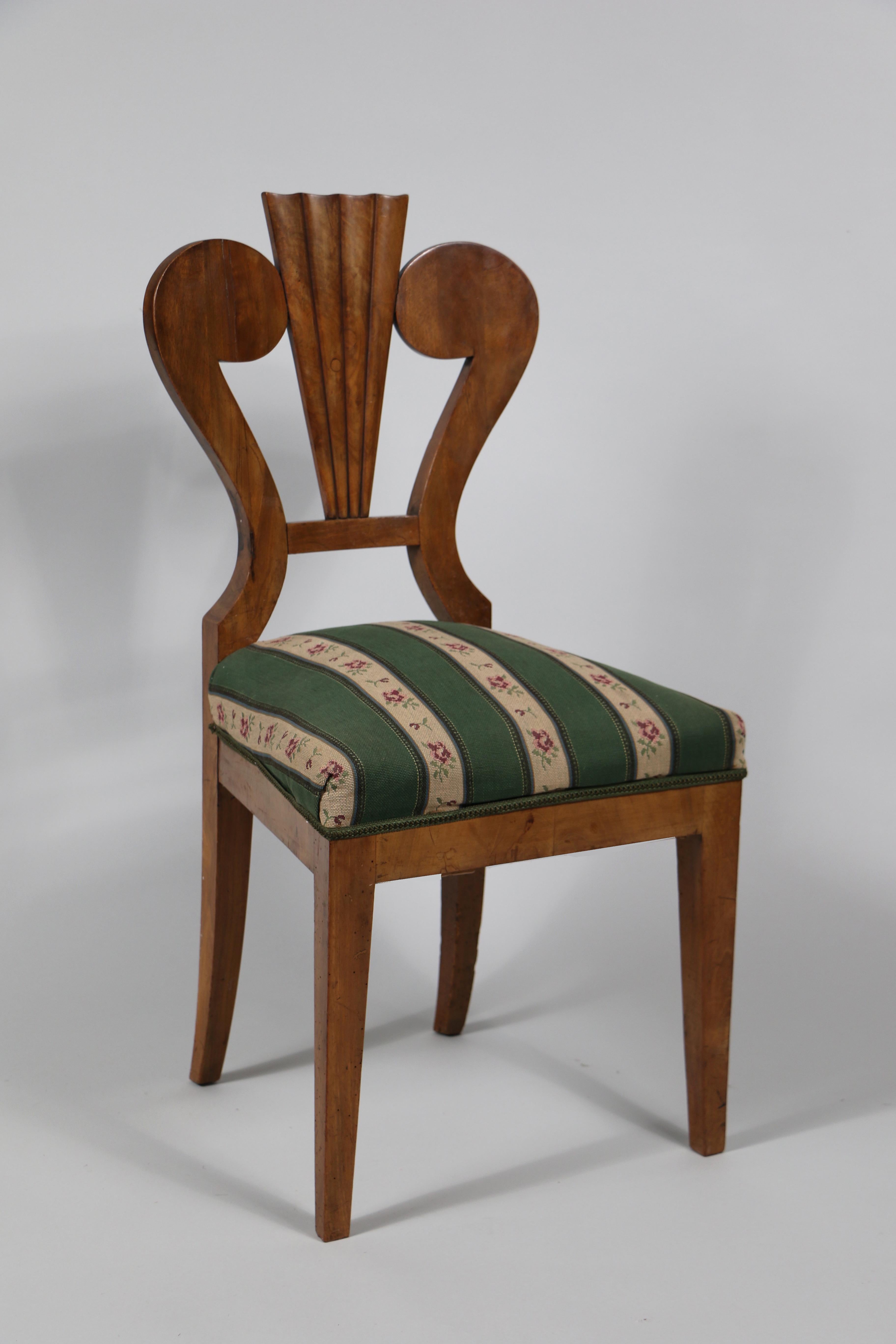 Polished 19th Century Pair of Biedermeier Walnut Chairs. Vienna, c. 1825. For Sale