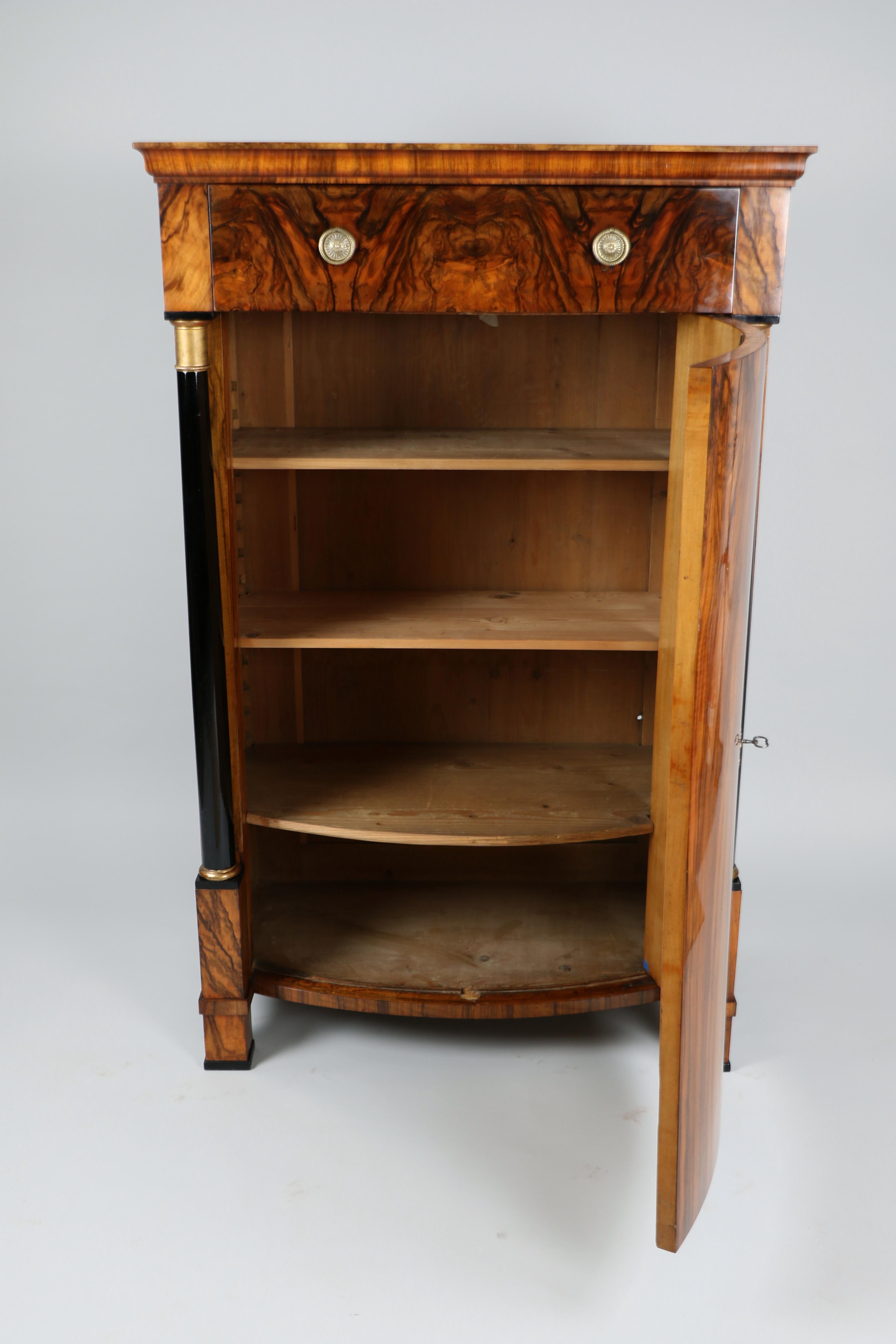 Ébénisé Paire d'armoires Trumeau Biedermeier du 19ème siècle Vienne, vers 1825. en vente