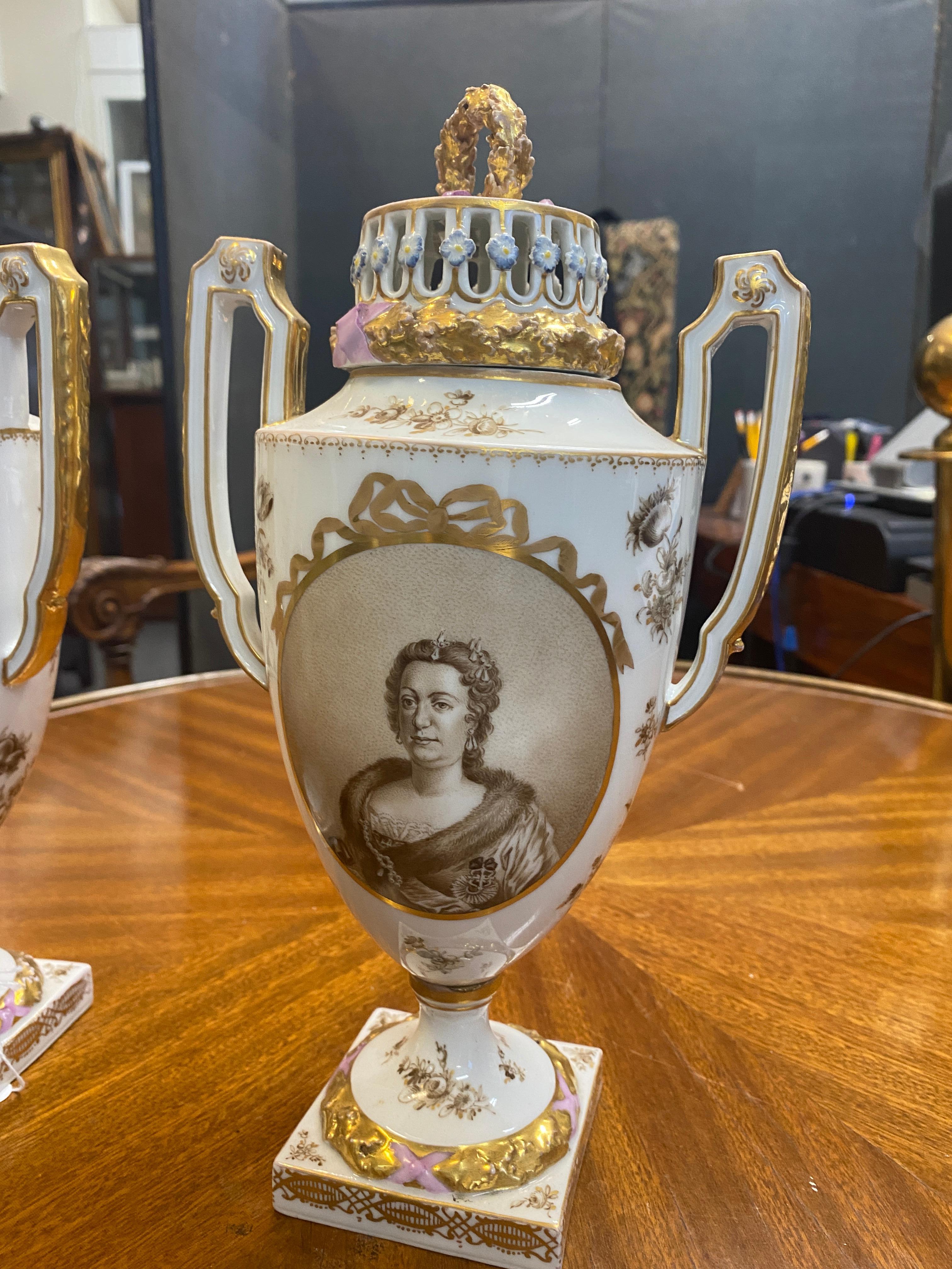 Paire de vases de style Jacob Petit du 19ème siècle Bon état - En vente à West Palm Beach, FL