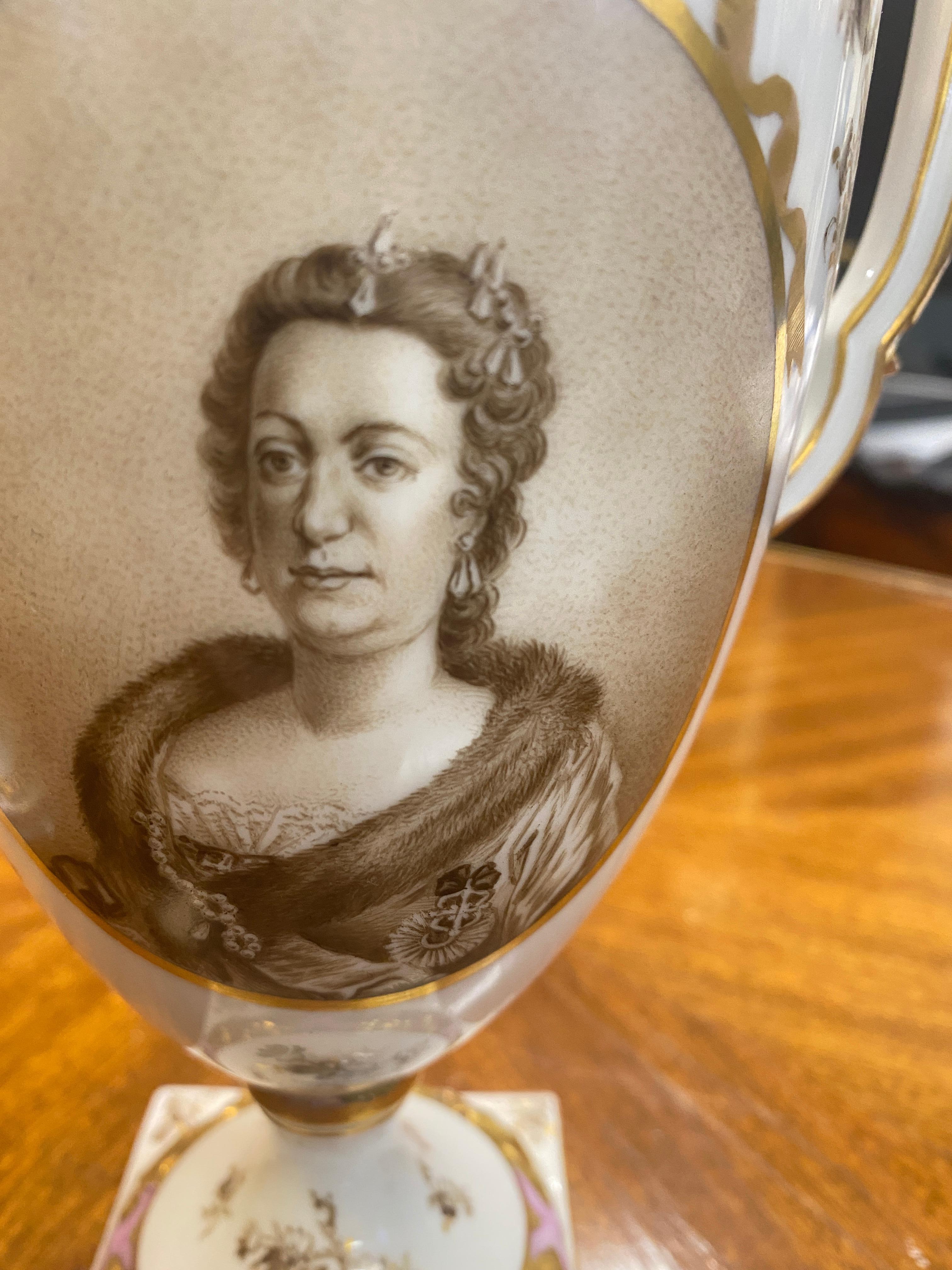 19th Century Fine Pair of Continental Porcelain Jacob Petit-Style Vases For Sale 3