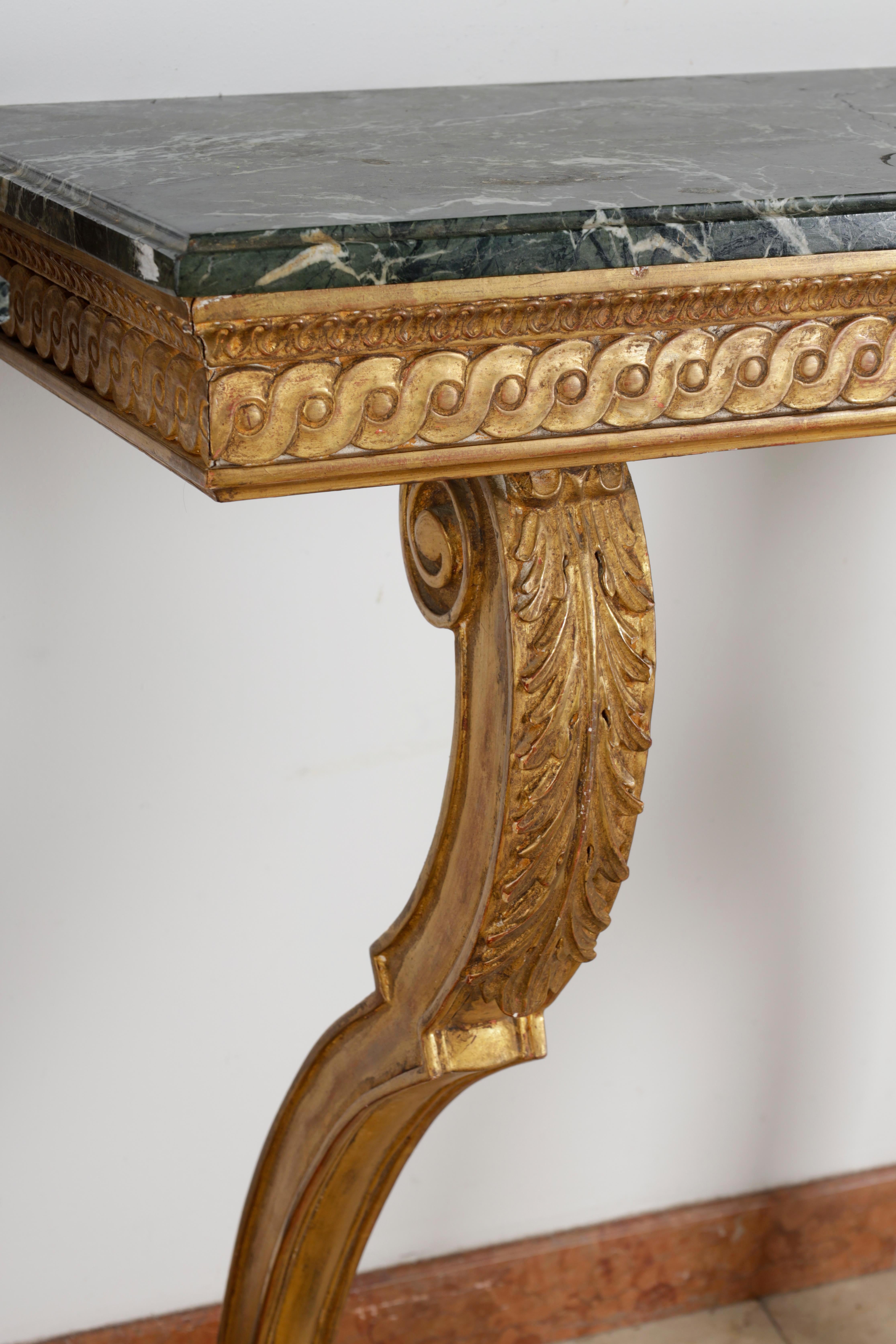 Marbre Paire de consoles Louis XVI dorées du 19ème siècle. en vente