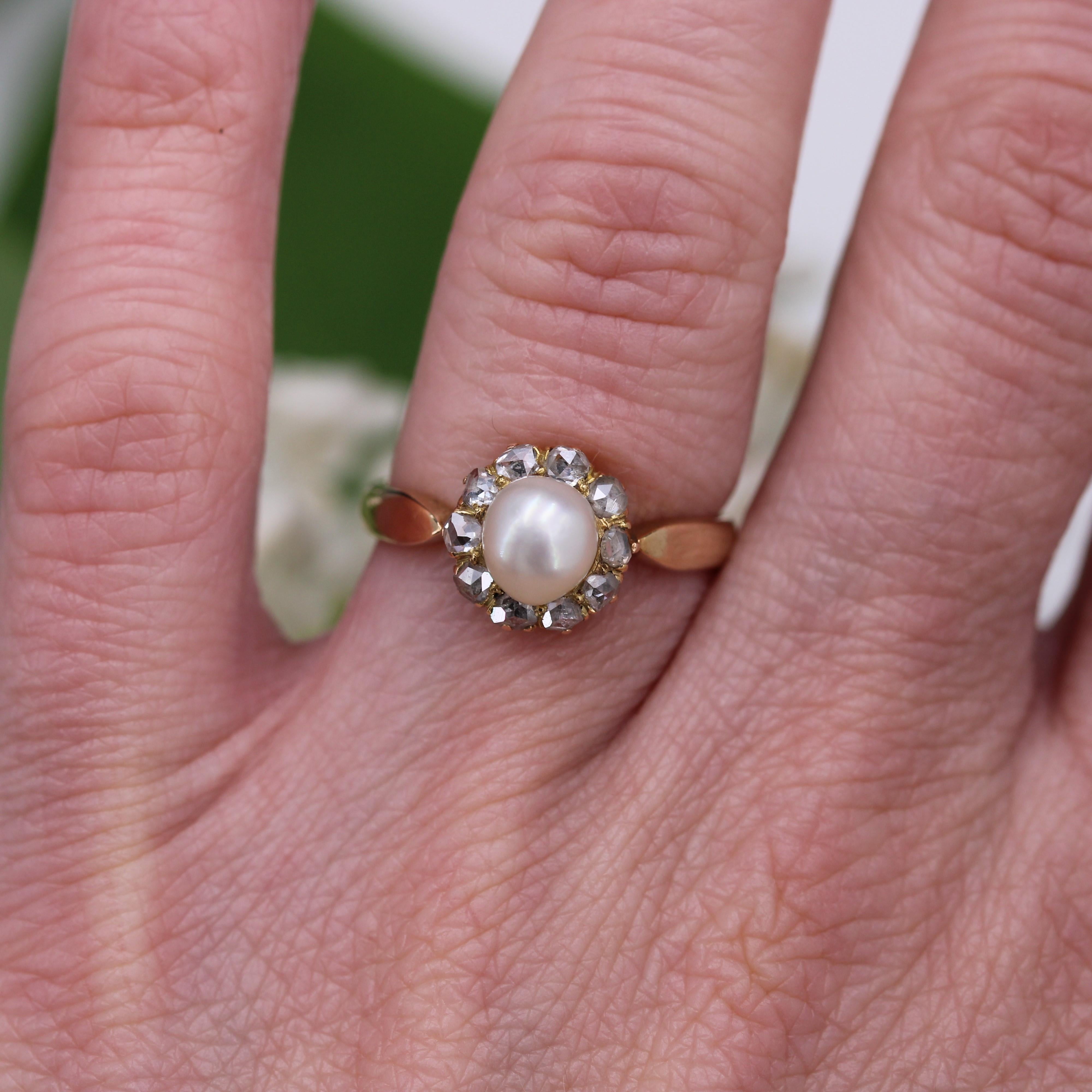 Anello a margherita in oro giallo 18 carati con perle fini del XIX secolo in vendita 9