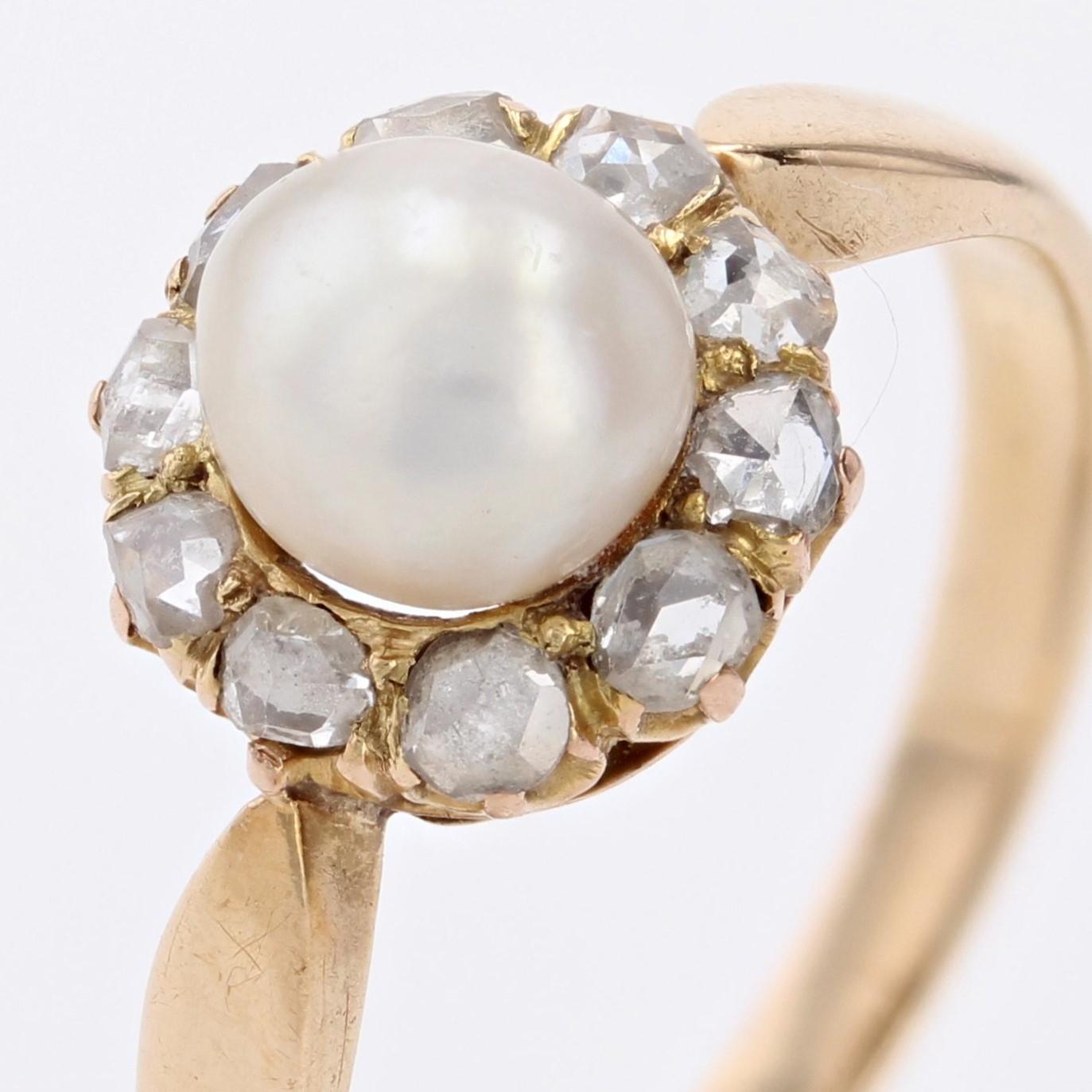 Anello a margherita in oro giallo 18 carati con perle fini del XIX secolo in vendita 3