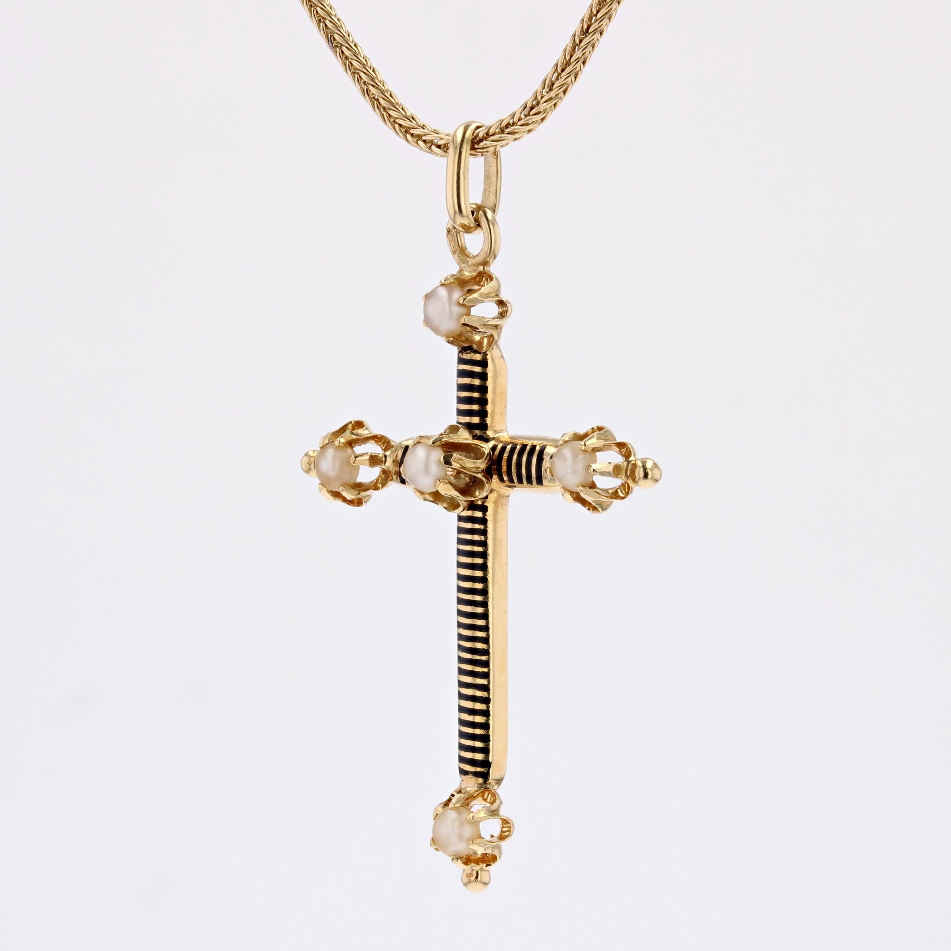 19th Century Fine Pearl Enamel 18 Karat Yellow Gold Chain Cross Pendant In Good Condition For Sale In Poitiers, FR