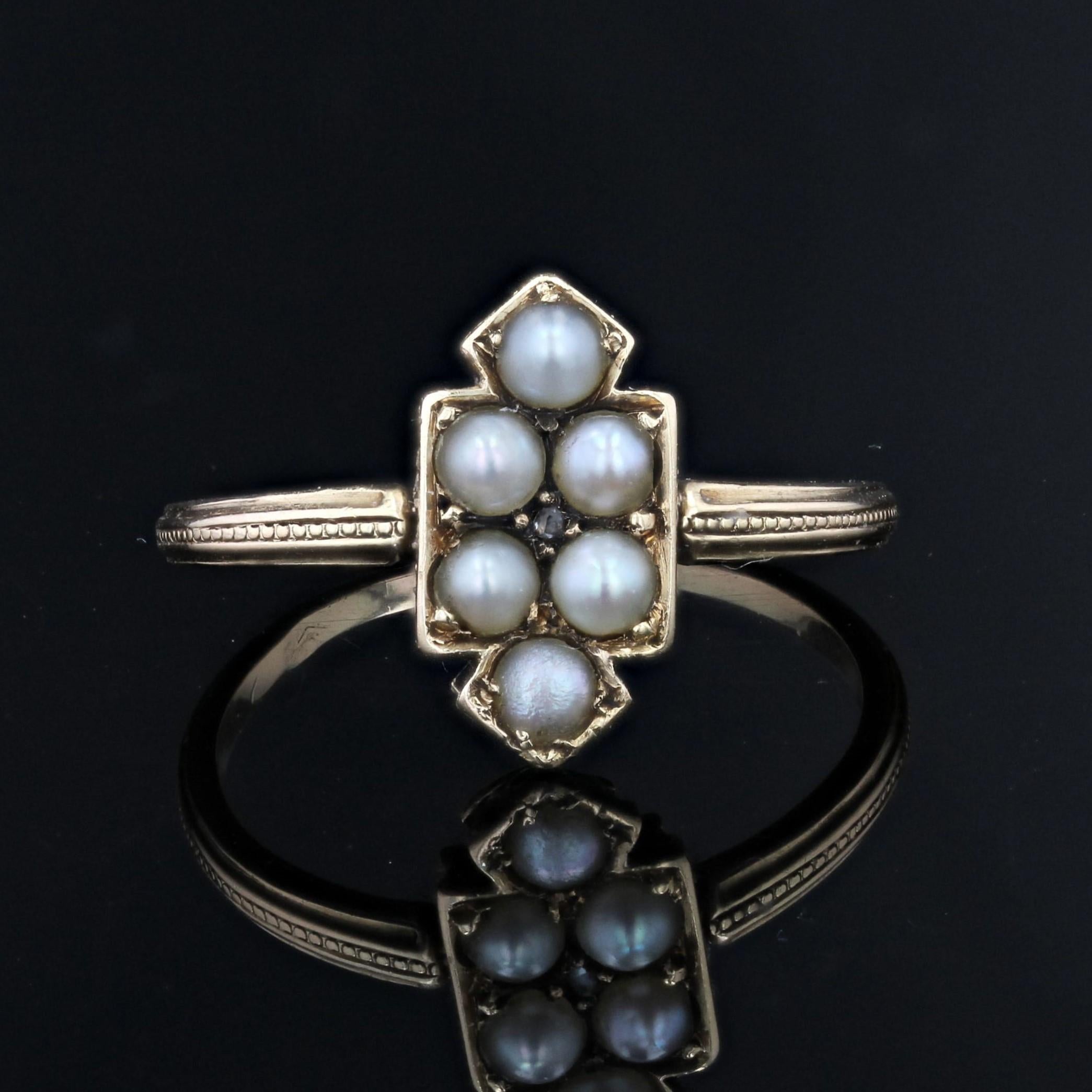 Bague badge en or jaune 18 carats, perles fines et diamants du 19e siècle Bon état - En vente à Poitiers, FR