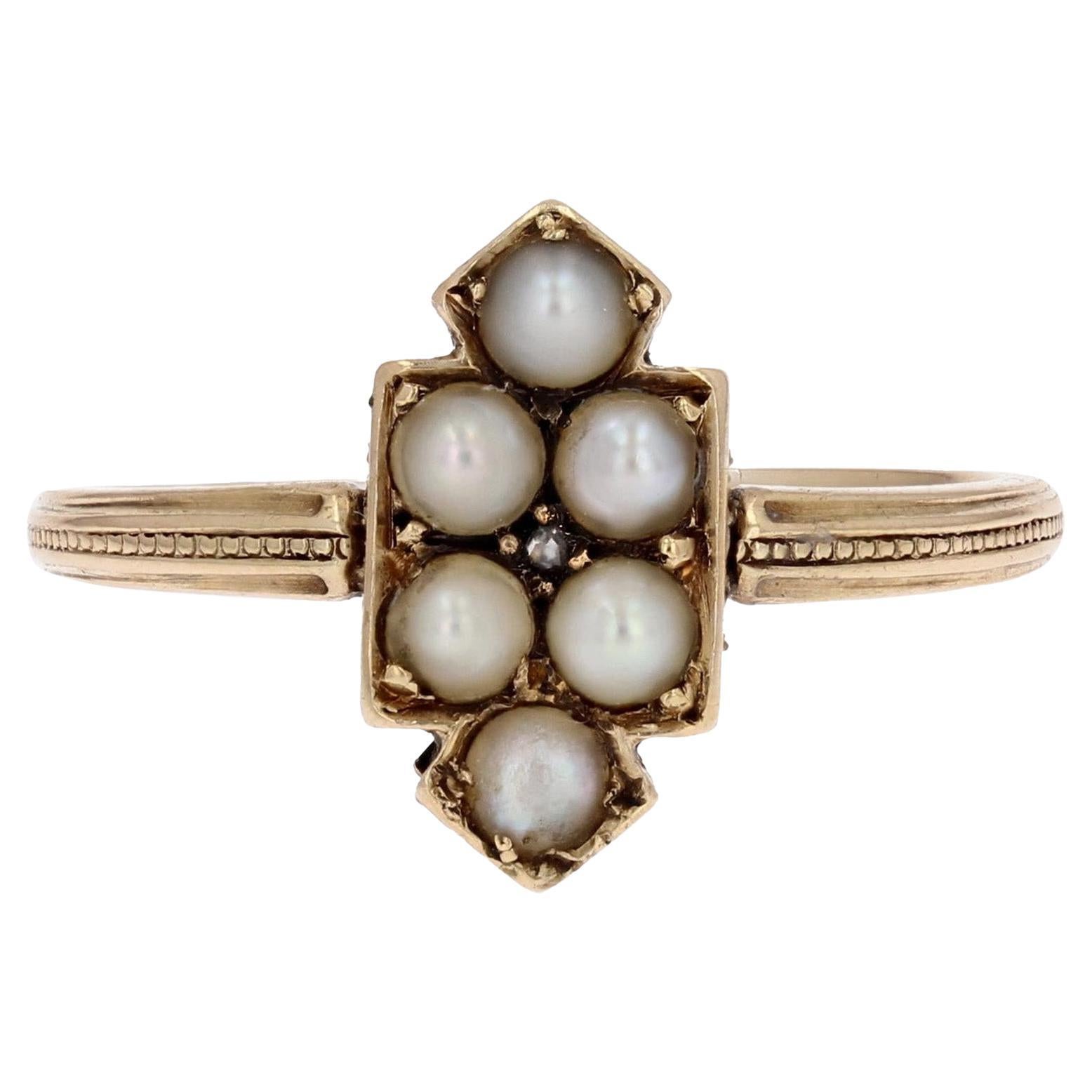 Bague badge en or jaune 18 carats, perles fines et diamants du 19e siècle