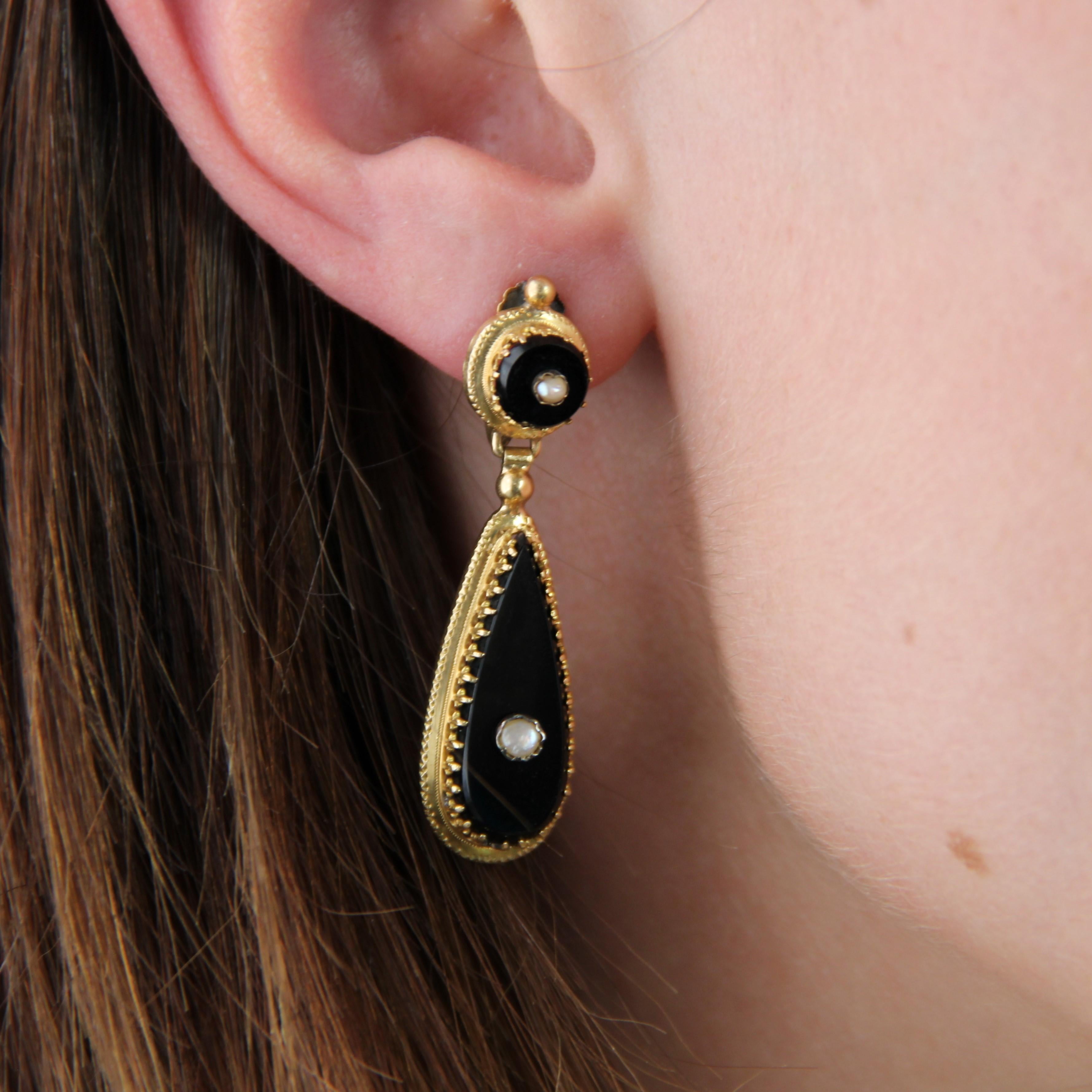 Boucles d'oreilles pendantes en or jaune 18 carats, perles fines et onyx du 19ème siècle en vente 1