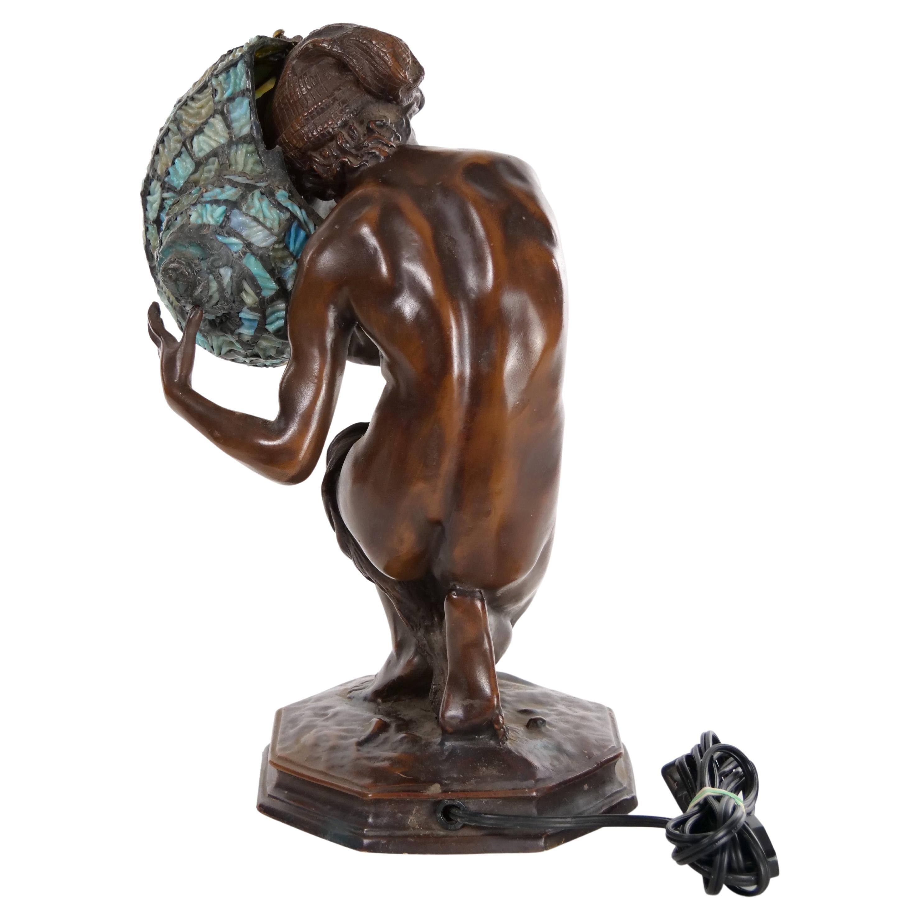 italien Lampe figurative en bronze de qualité supérieure du XIXe siècle en vente