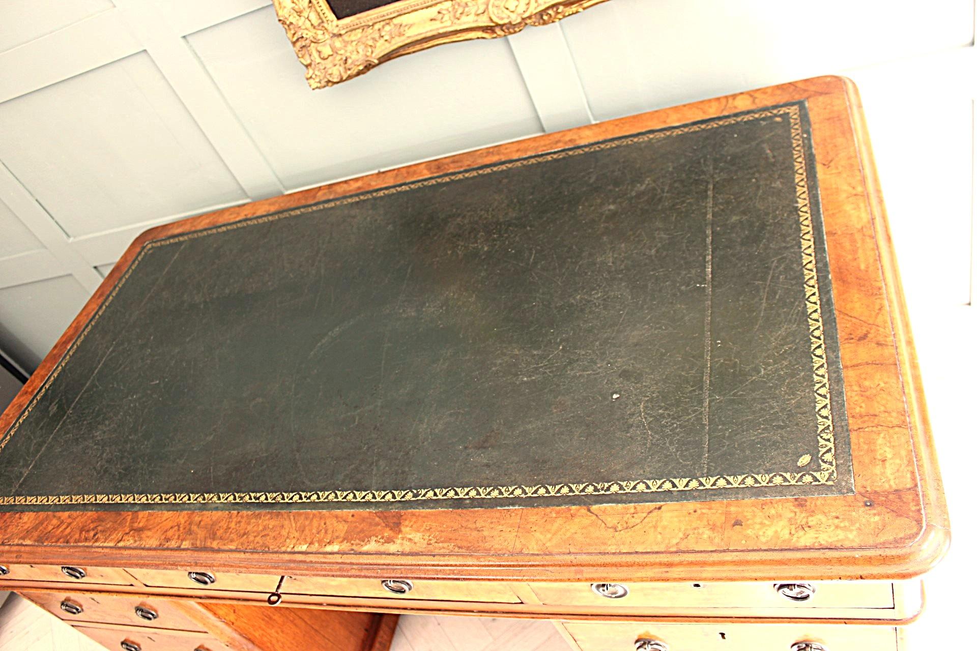 19th Century Fine Quality Burr Walnut desk For Sale 3