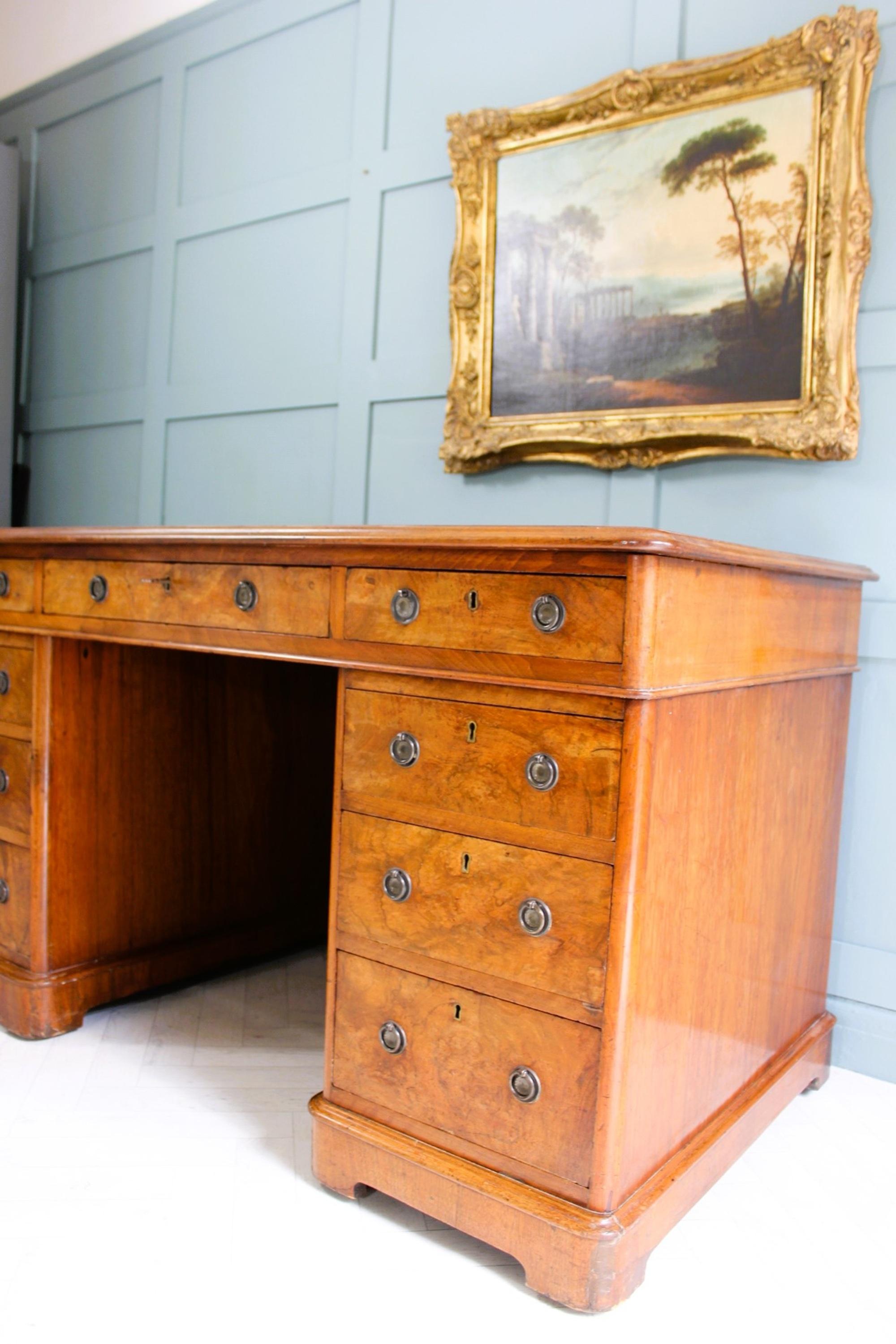 19th Century Fine Quality Burr Walnut desk For Sale 4