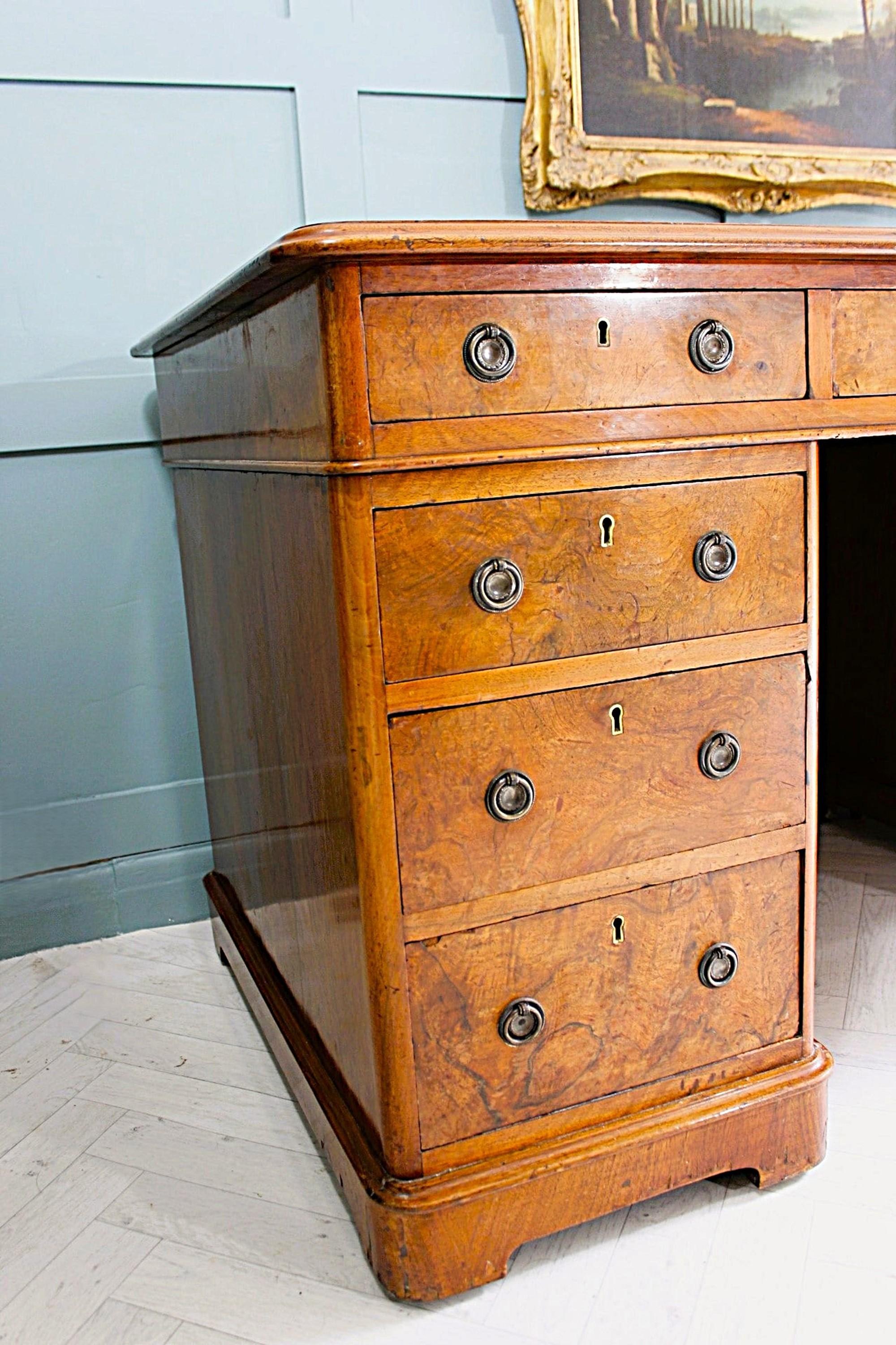 19th Century Fine Quality Burr Walnut desk For Sale 6