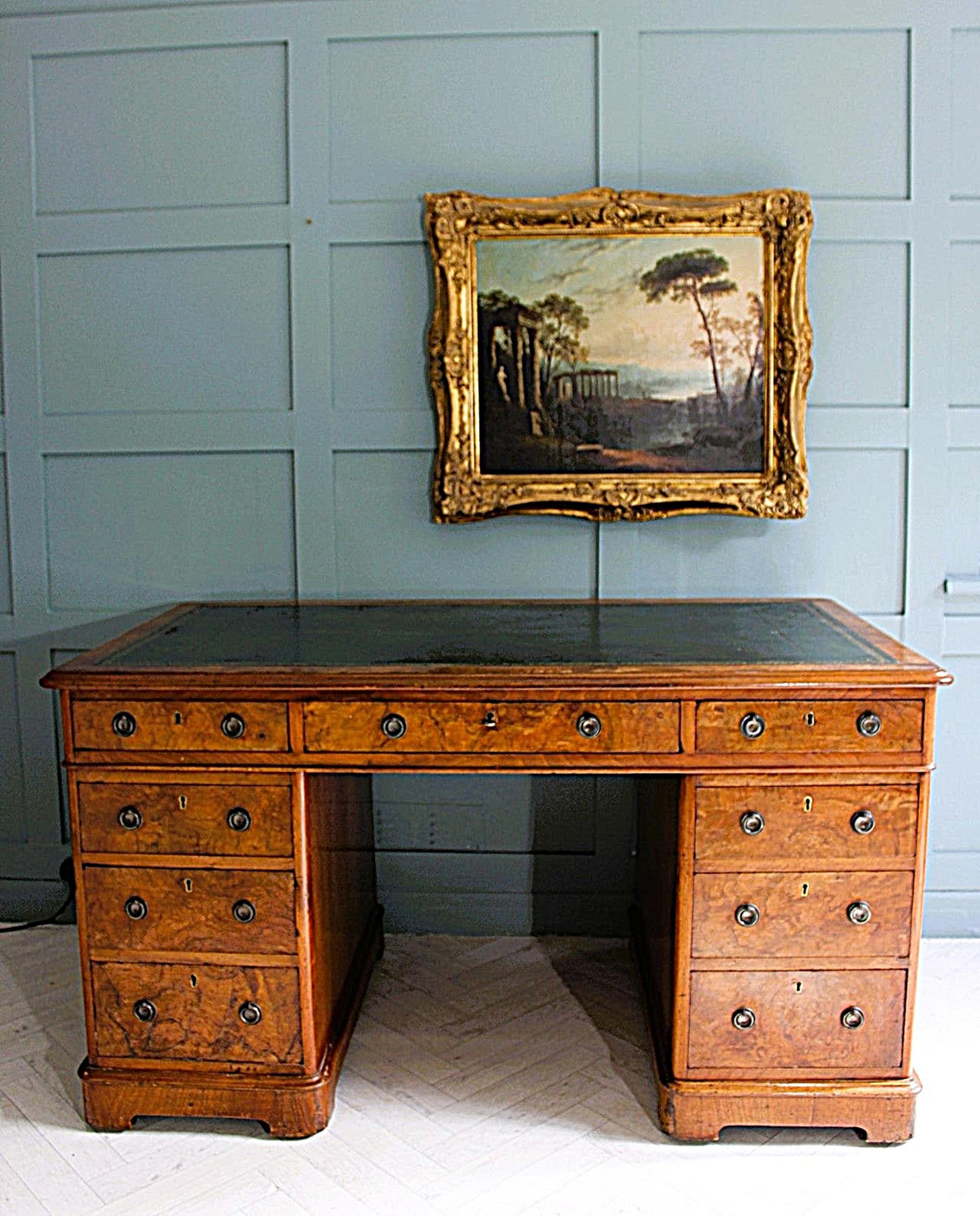 19th Century Fine Quality Burr Walnut desk For Sale 7