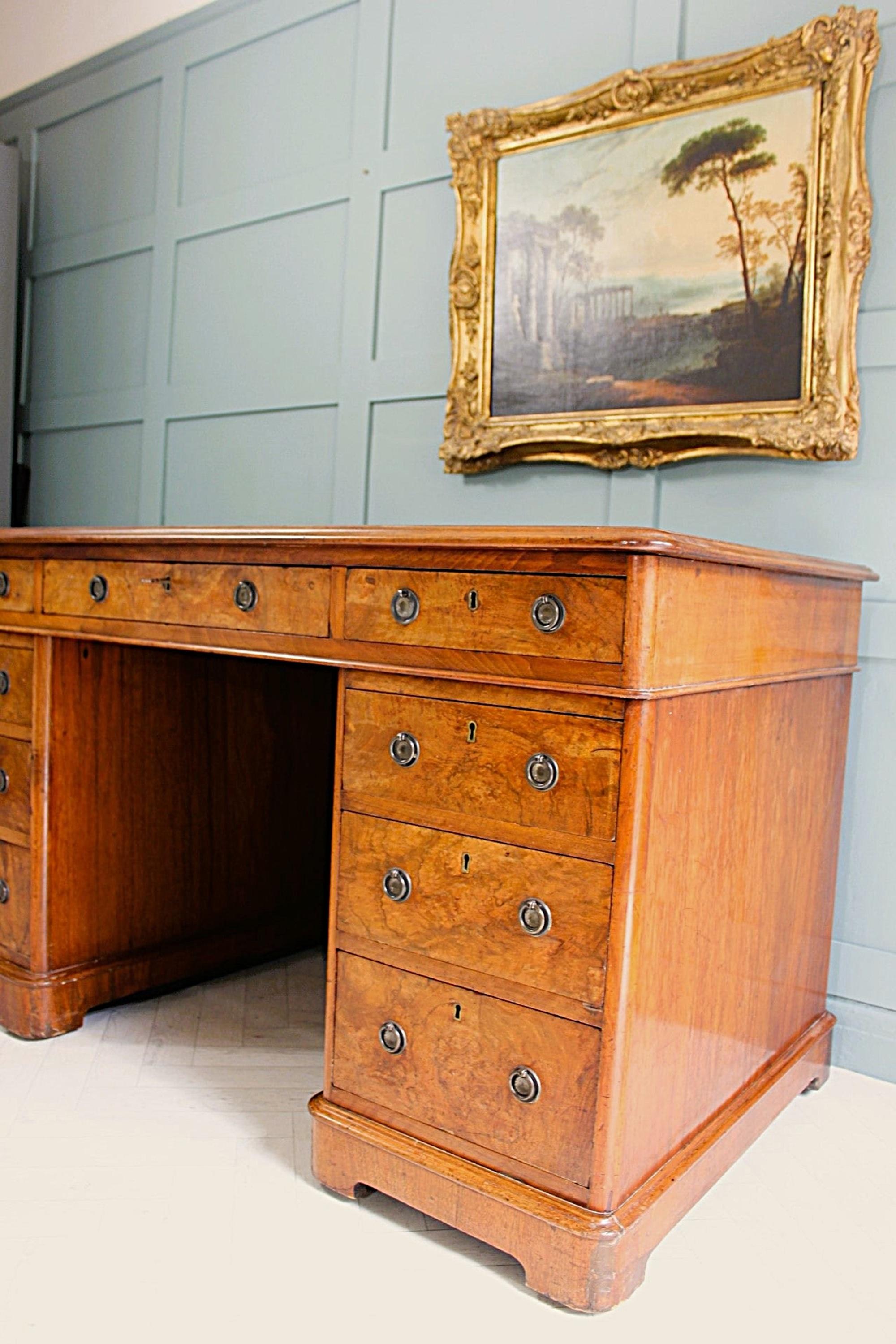 19th Century Fine Quality Burr Walnut desk For Sale 9